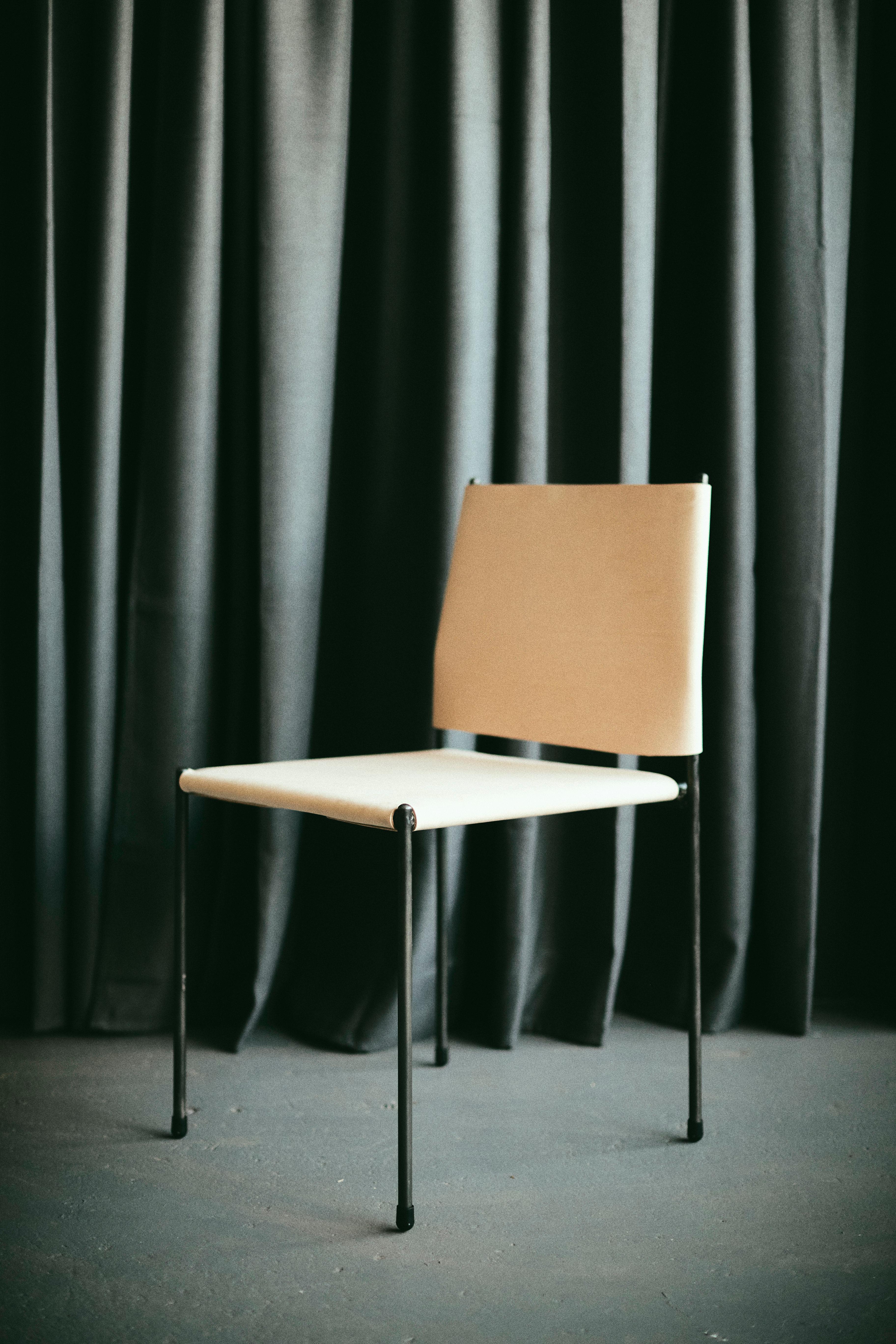 Phillip Adams: Stuhl „Stuhl (Moderne) im Angebot