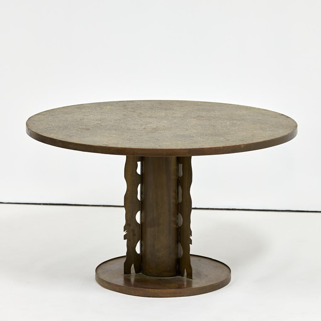 Etruscan dining table,

USA, circa 1965.

Measures: 73.66 H x 116.84 cm,
29 H x 46 D inches.

Original condition.
Bronze, pewter.