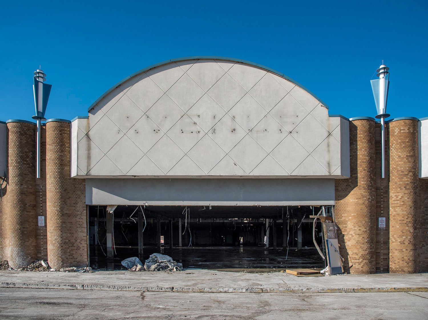 Phillip Buehler - "Art World" Wayne Hills Mall, New Jersey (Modern Ruin  series) color photograph For Sale at 1stDibs
