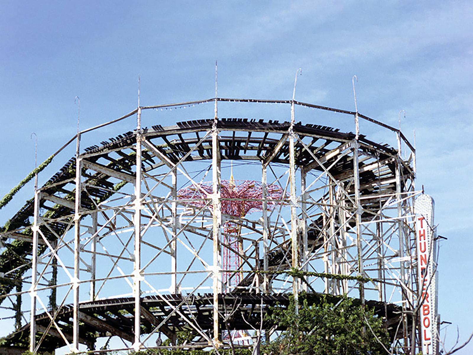 Color Photograph di Phillip Buehler - "Thunderbolt and Parachute Jump" un'edizione limitata da Coney Island, 1997