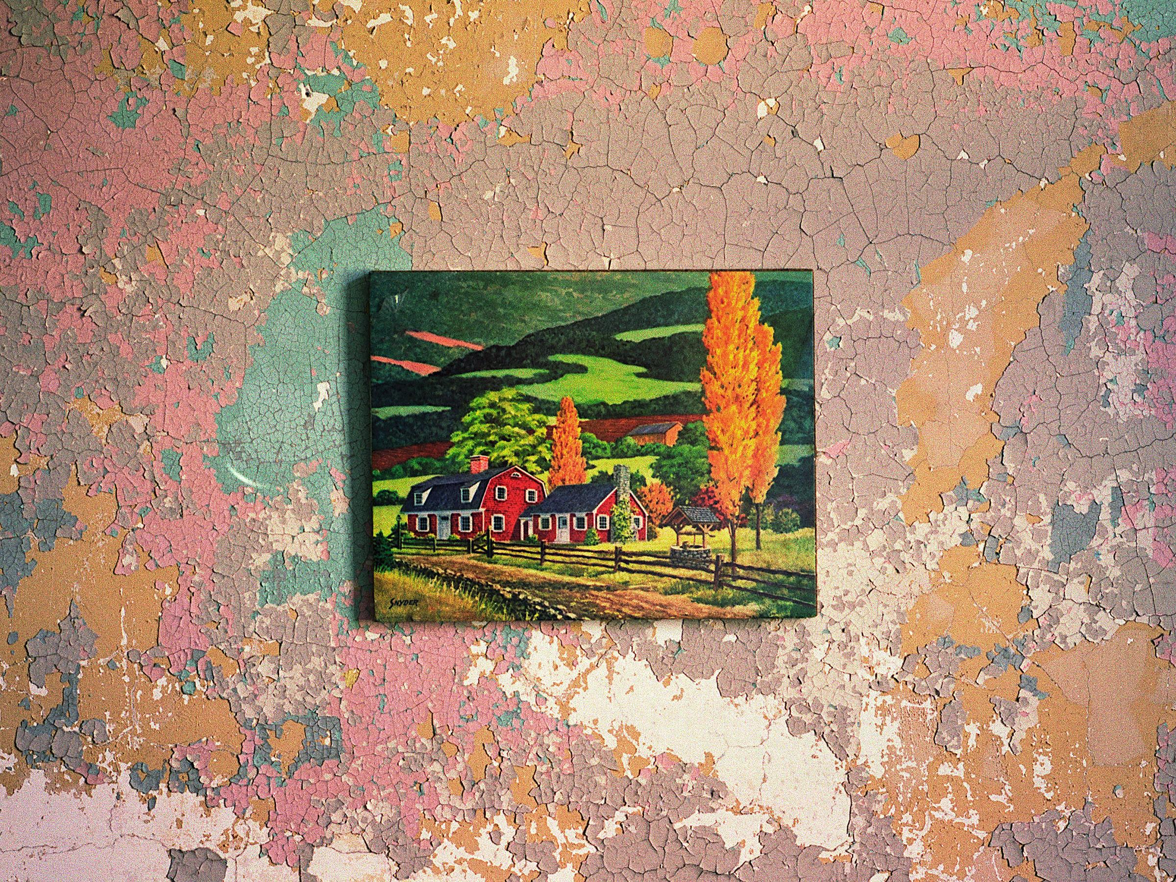 Abstract Photograph Phillip Buehler - Photographie couleur « Water Well », peinture de paysage de ferme d'automne sur mur abstrait