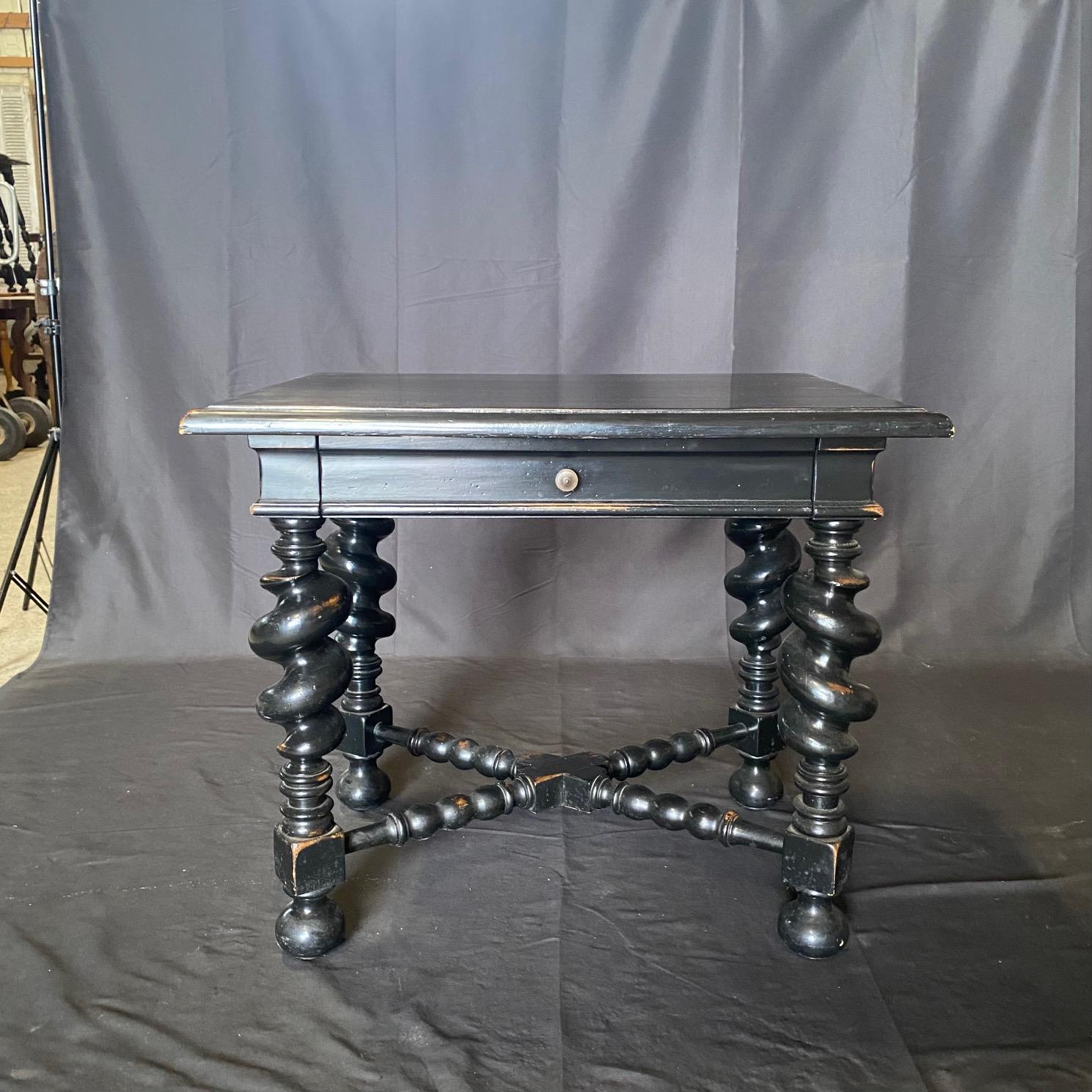 Table d'appoint de style baroque Phillip II avec pieds torsadés en vente 2