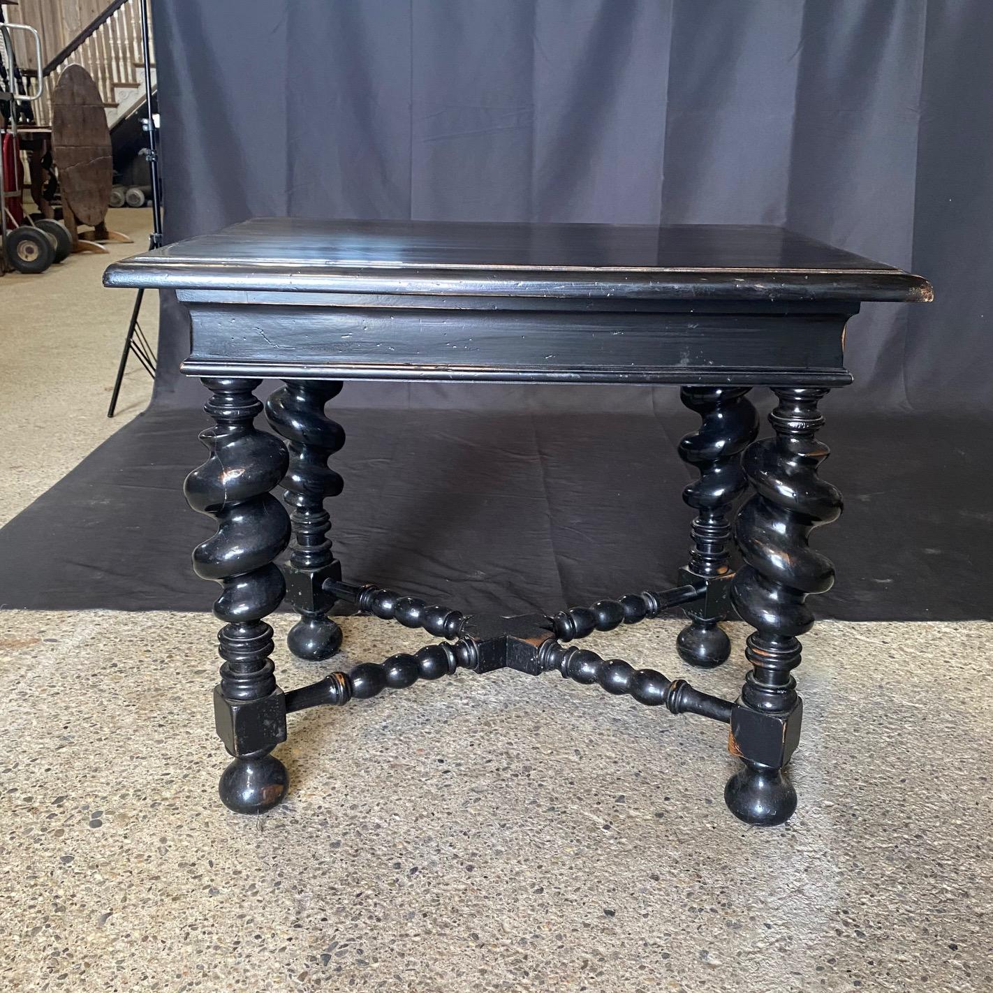 Table d'appoint de style baroque Phillip II avec pieds torsadés en vente 4
