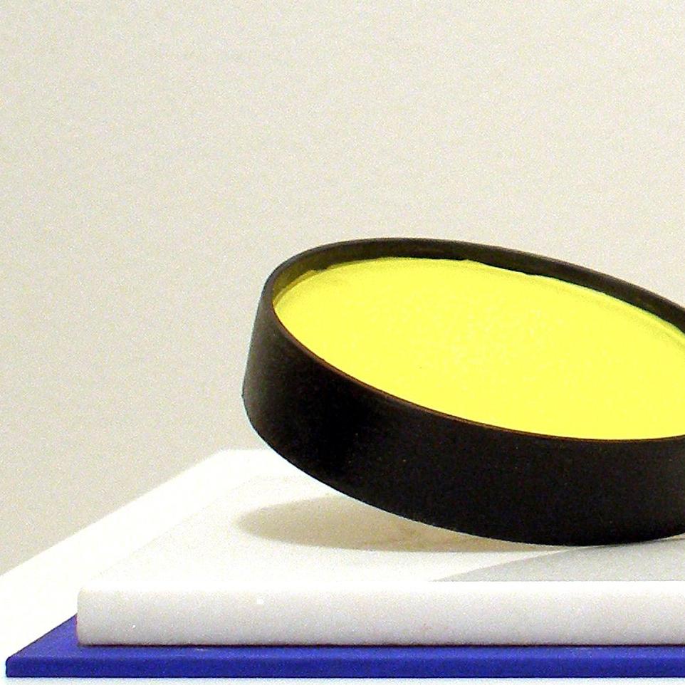 e de disque jaune - Sculpture de Phillip King