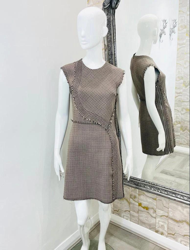 Brand new- Phillip Lim Wool Houndstooth Dress

Brown and black mini houndstooth pattern through out with frayed trim

Additional information:
Size – 4US
Composition- Wool
Condition – Brand New (With labels)