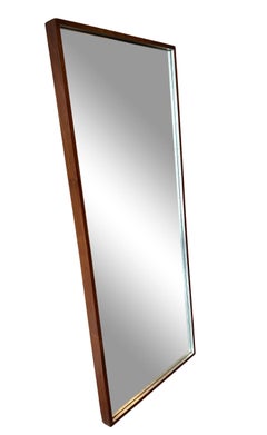 Phillip Lloyd Powell: Großer Wand- oder Bodenspiegel aus Nussbaumholz, New Hope PA