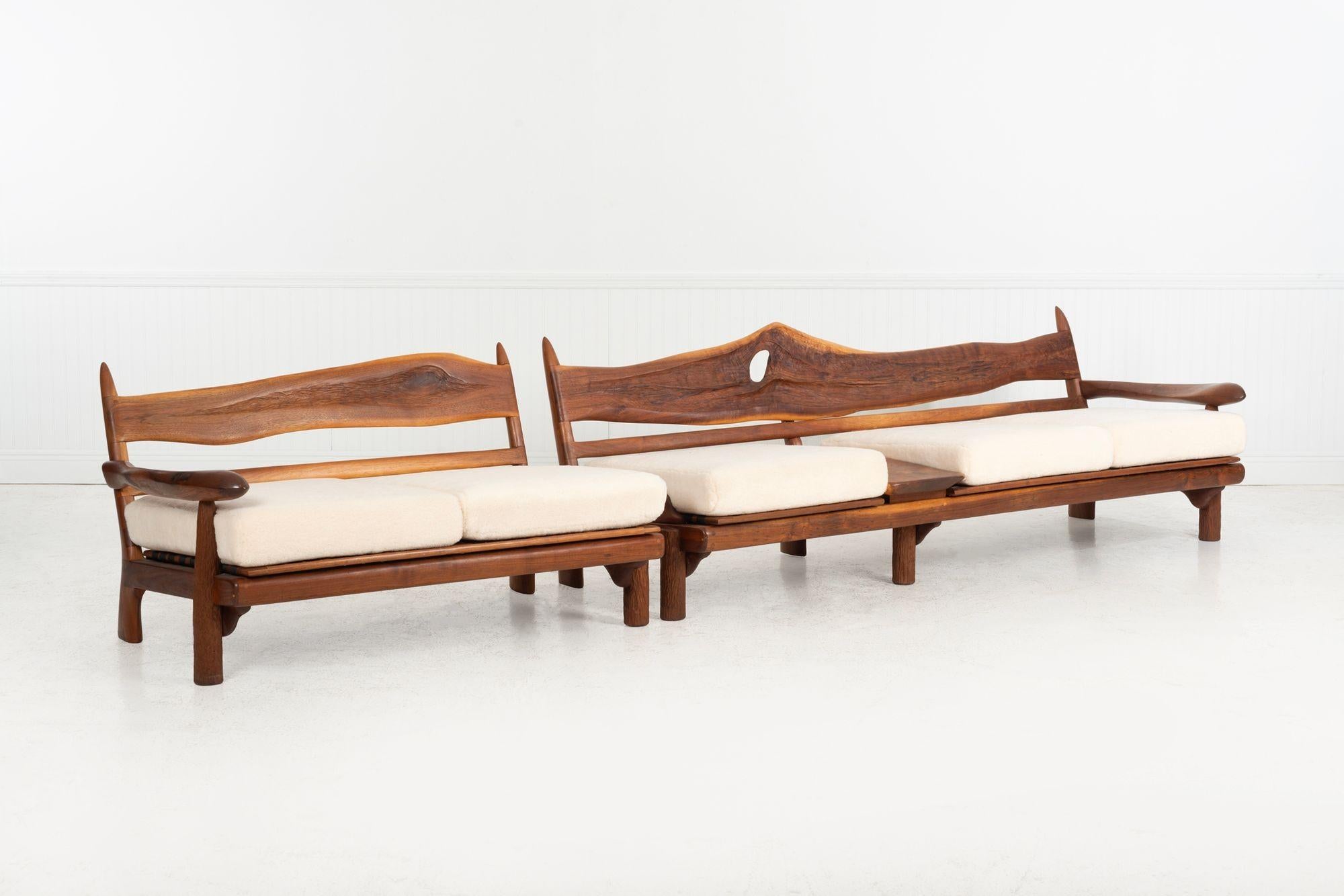 Phillip Lloyd Powell Wohnzimmersuite, 1979 (Handgeschnitzt) im Angebot