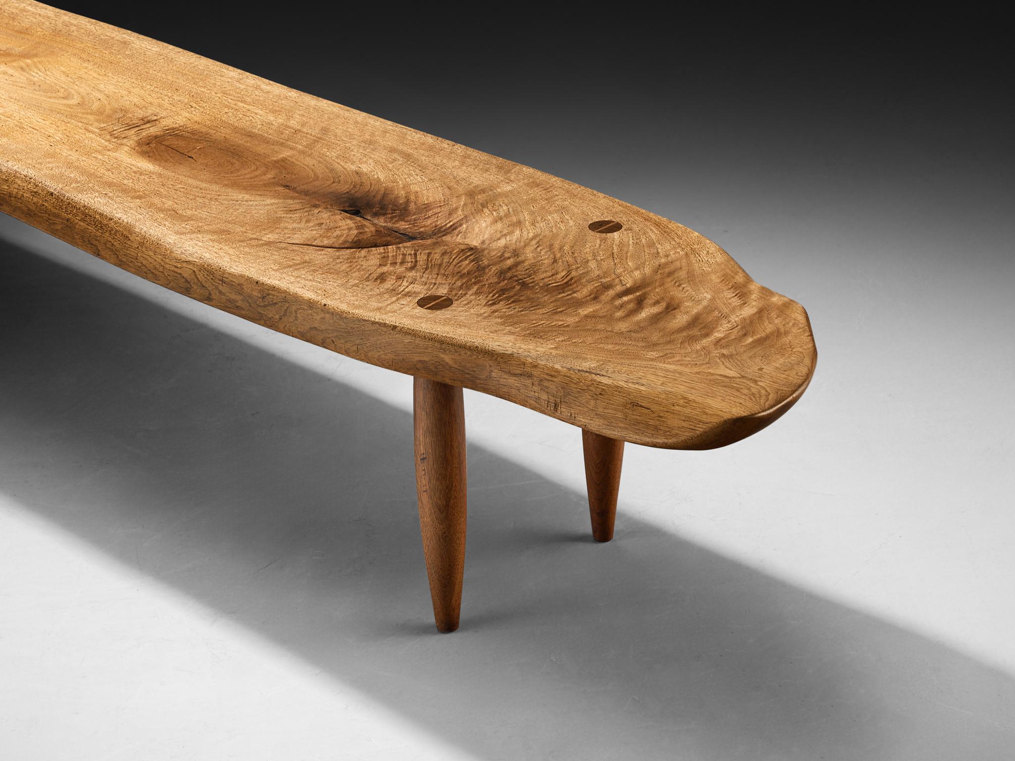 Américain Phillip Lloyd Powell Table basse longue ou banc en noyer massif en vente