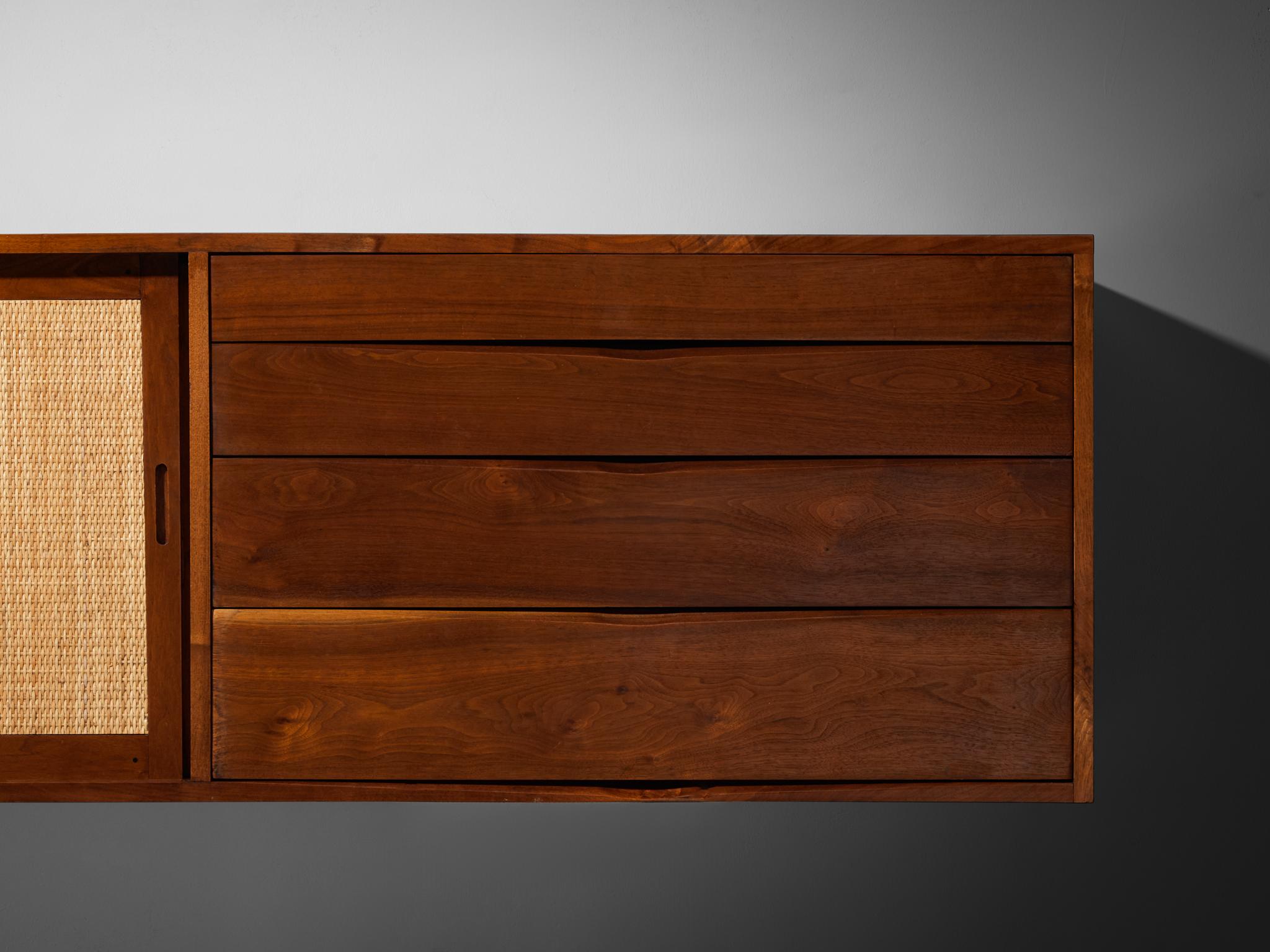 Aparador largo Phillip Lloyd Powell de madera de nogal y pasto marino en Bueno estado para la venta en Waalwijk, NL