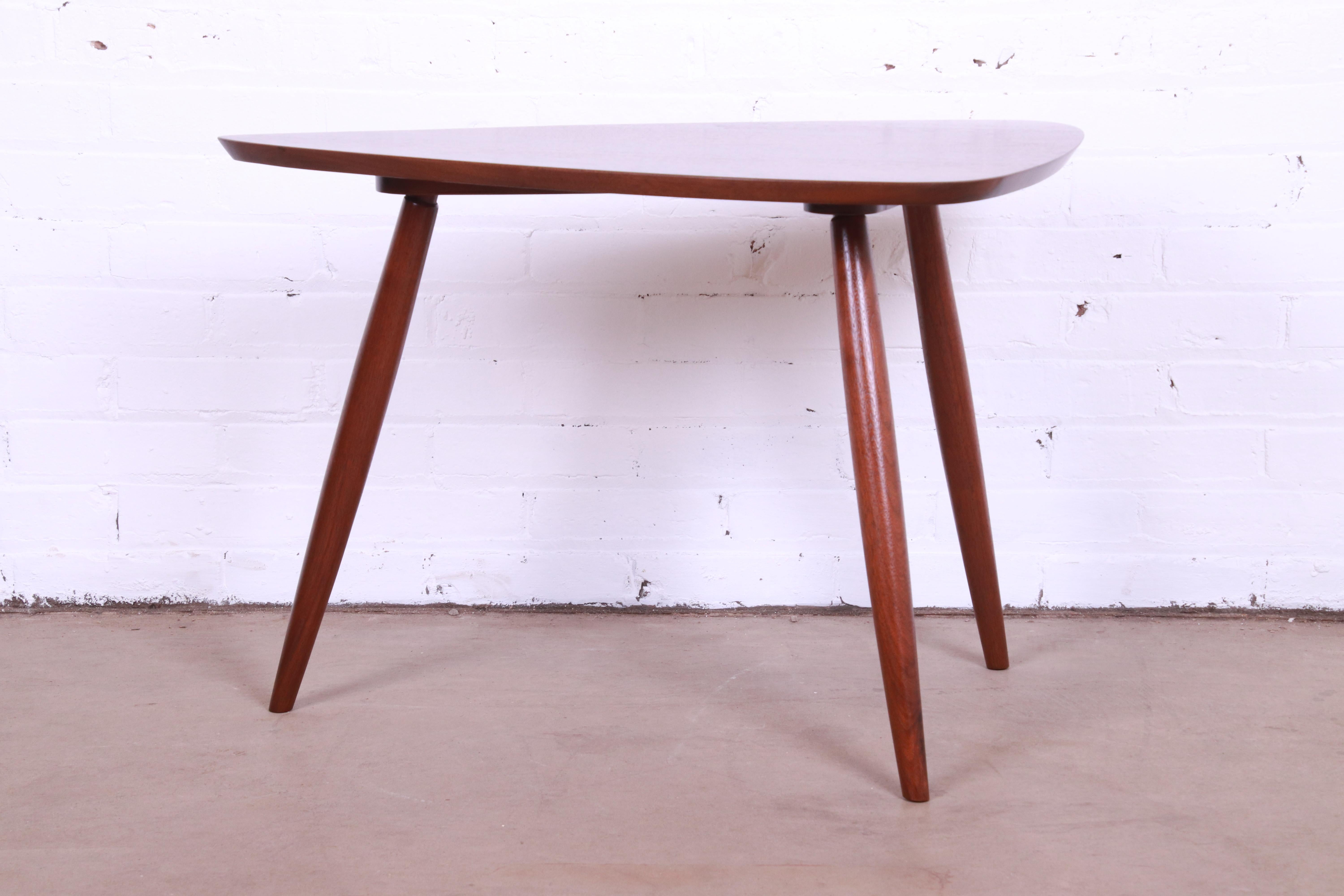 An exceptional mid-century Organic Modern studio crafted sculpted black walnut occasional side table

By Phillip Lloyd Powell

USA, Circa 1960s

Measures: 30
