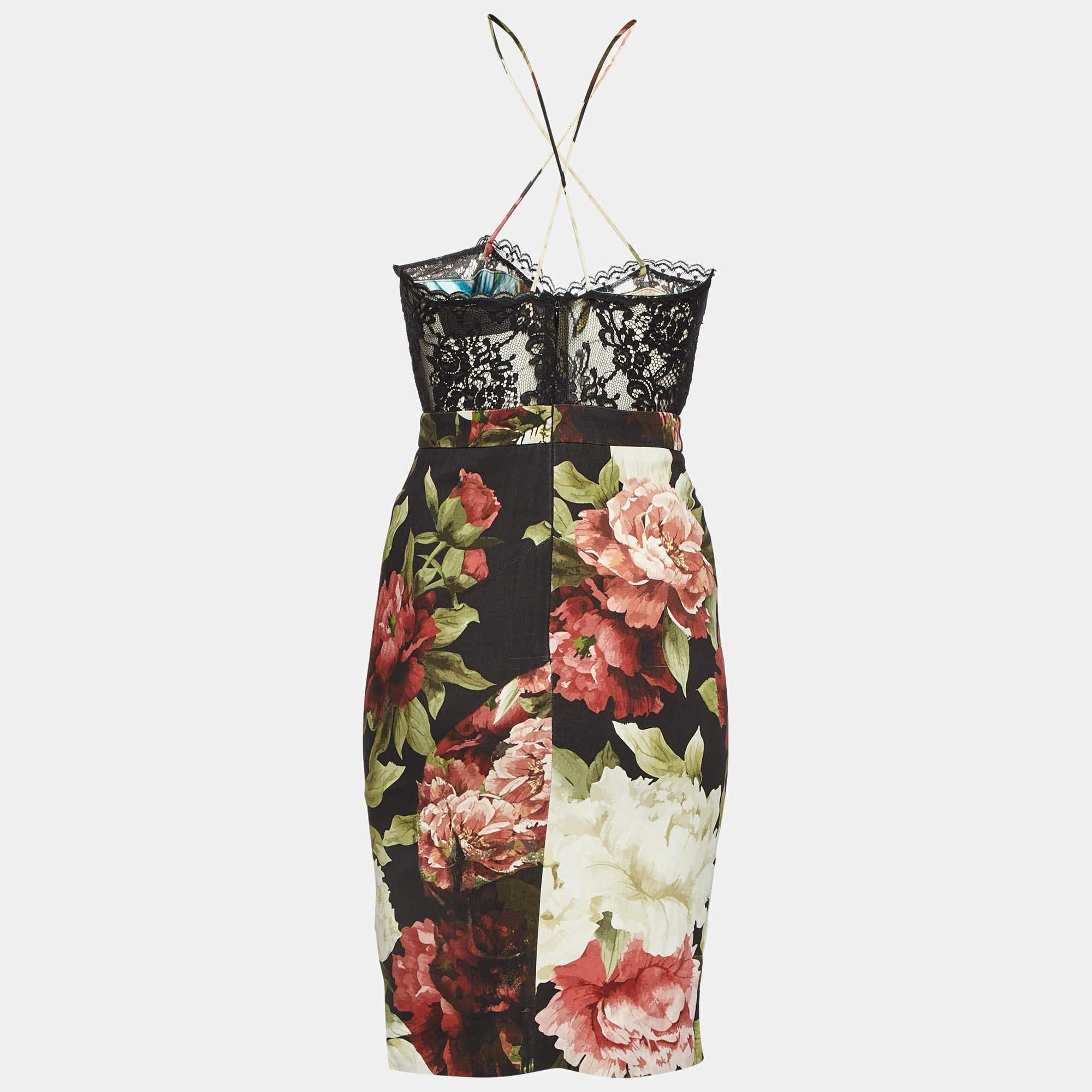 The fine artistry and the feminine silhouette of this designer dress exhibit the labels impeccable craftsmanship in tailoring. It is stitched using quality materials  has a good fit  and can be easily styled with chic accessories  open toe sandals 