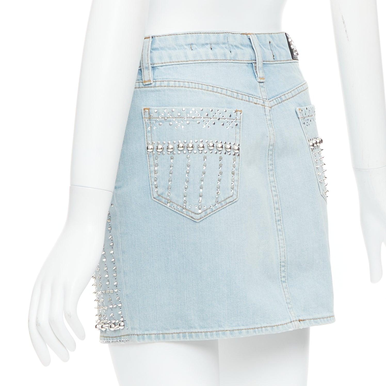 Jupe PHILLIP PLEIN neuve en coton bleu avec clous et fermeture éclair sur le devant 25 po. en vente 1