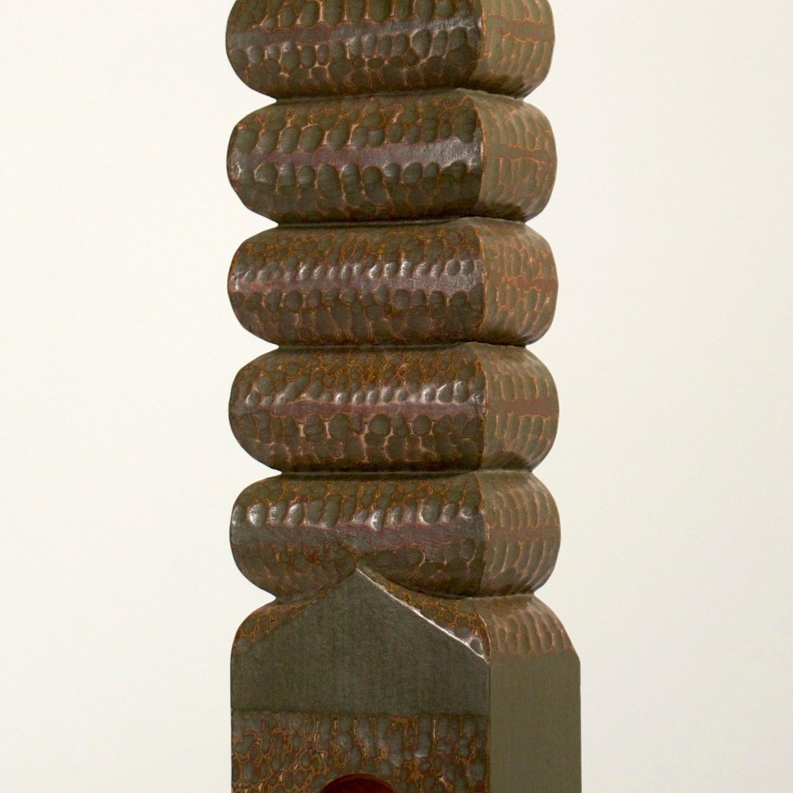 Philip Shore utiliza su arte para ilustrar la relación del hombre con el medio ambiente y cómo la conexión entre naturaleza y cultura se está fracturando cada vez más. Sueños en espiral está hecho de madera, hierro fundido, aluminio fundido,