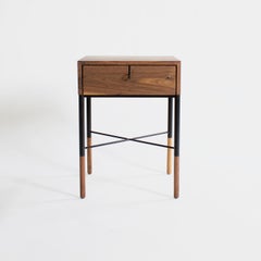 Comodino e tavolino in noce Phillip