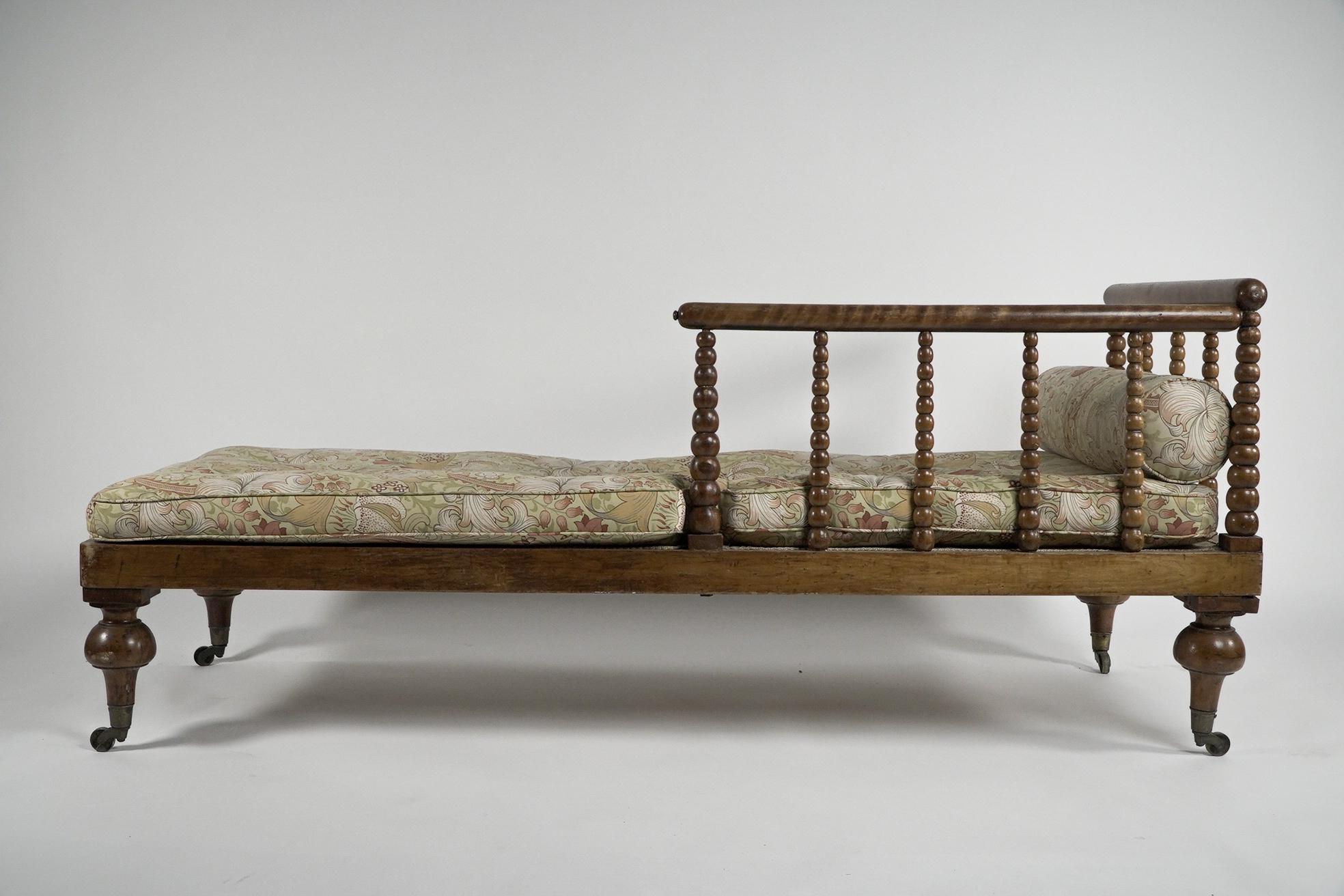 Phillip Webb A large Aesthetic Movement bobbin turned Satinwood chaise lounge For Sale 10
