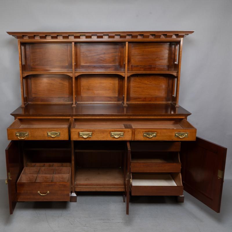 Phillips Webb Arts & Crafts Nussbaum Kommode Sideboard, Aesthetic Movement, Morris (Arts and Crafts) im Angebot