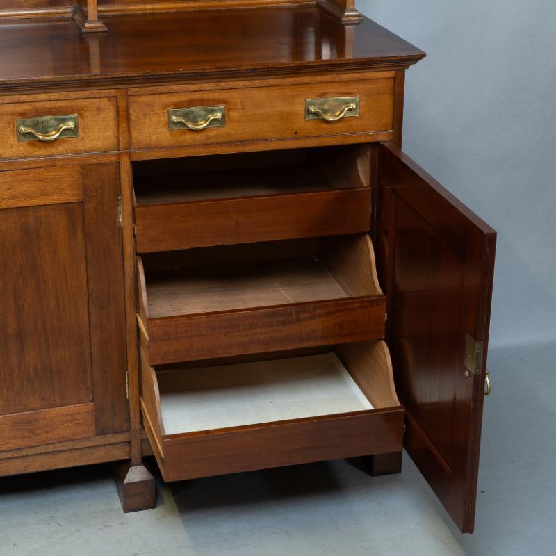 Phillips Webb Arts & Crafts Nussbaum Kommode Sideboard, Aesthetic Movement, Morris im Zustand „Gut“ im Angebot in London, GB