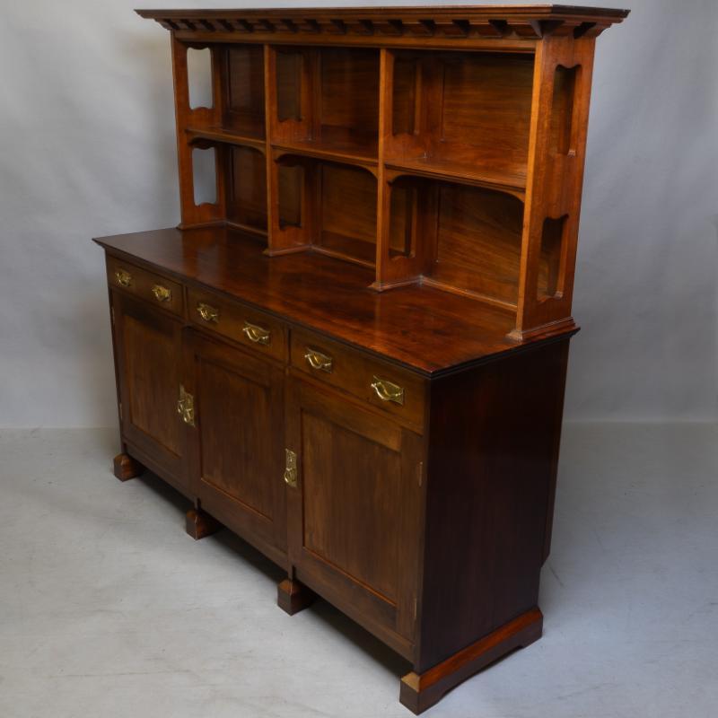 Phillips Webb Arts & Crafts Nussbaum Kommode Sideboard, Aesthetic Movement, Morris (19. Jahrhundert) im Angebot