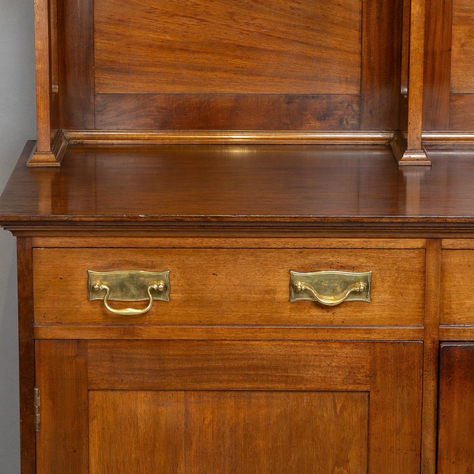 Phillips Webb Arts & Crafts Nussbaum Kommode Sideboard, Aesthetic Movement, Morris im Angebot 1