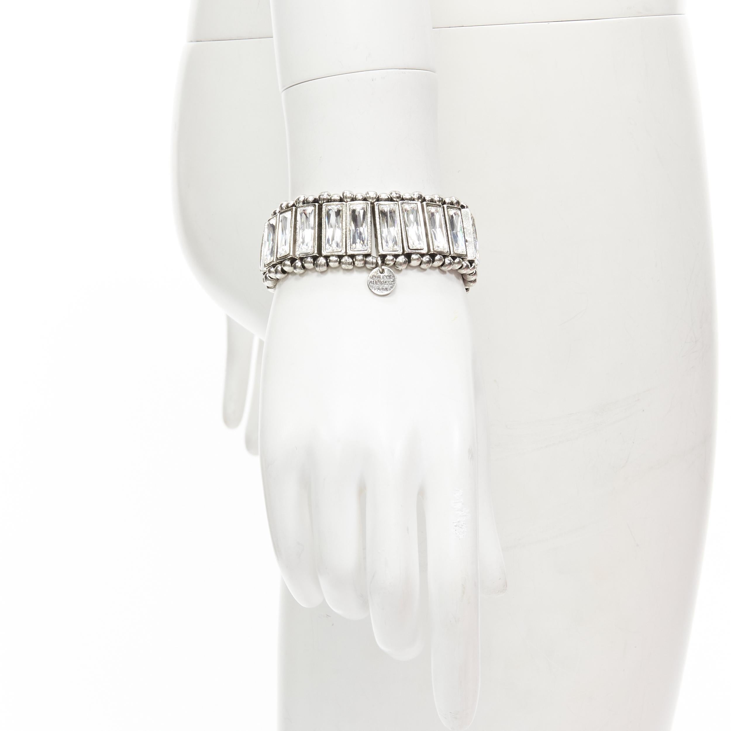 PHILLIPE AUDIBERT bracciale elastico in argento antico con perline e cristalli a baguette
Riferimento: ANWU/A00288
Marchio: Phillipe Audibert
Materiale: Metallo
Colore: Argento
Chiusura: elastica

CONDIZIONE:
Condizioni: Molto bene, questo articolo
