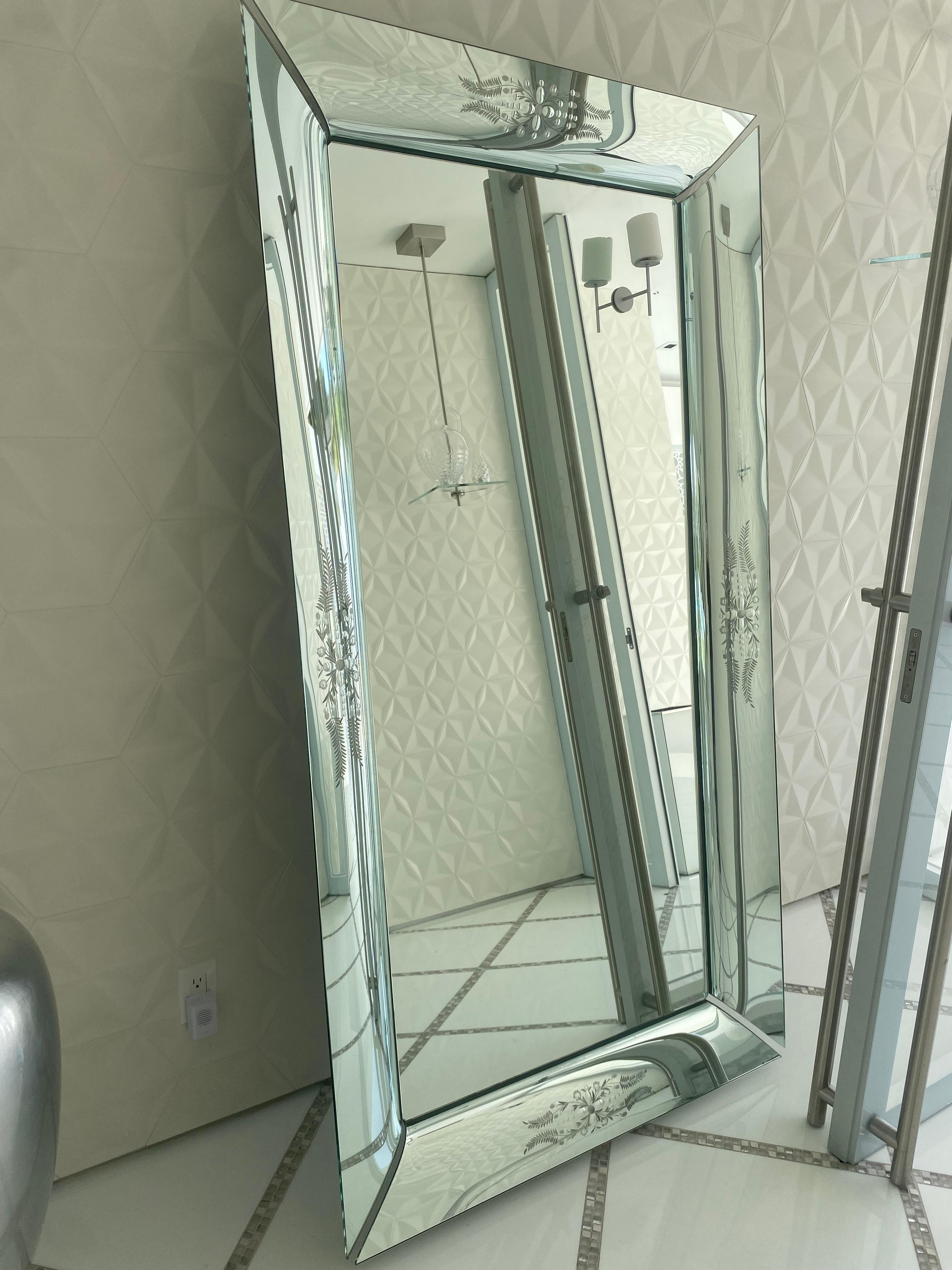 Phillipe Starck Floor Length Mirror made of mirrored glass featuring a beautiful detail throughout.

Mande in France.
In excellent, like brand new condition 