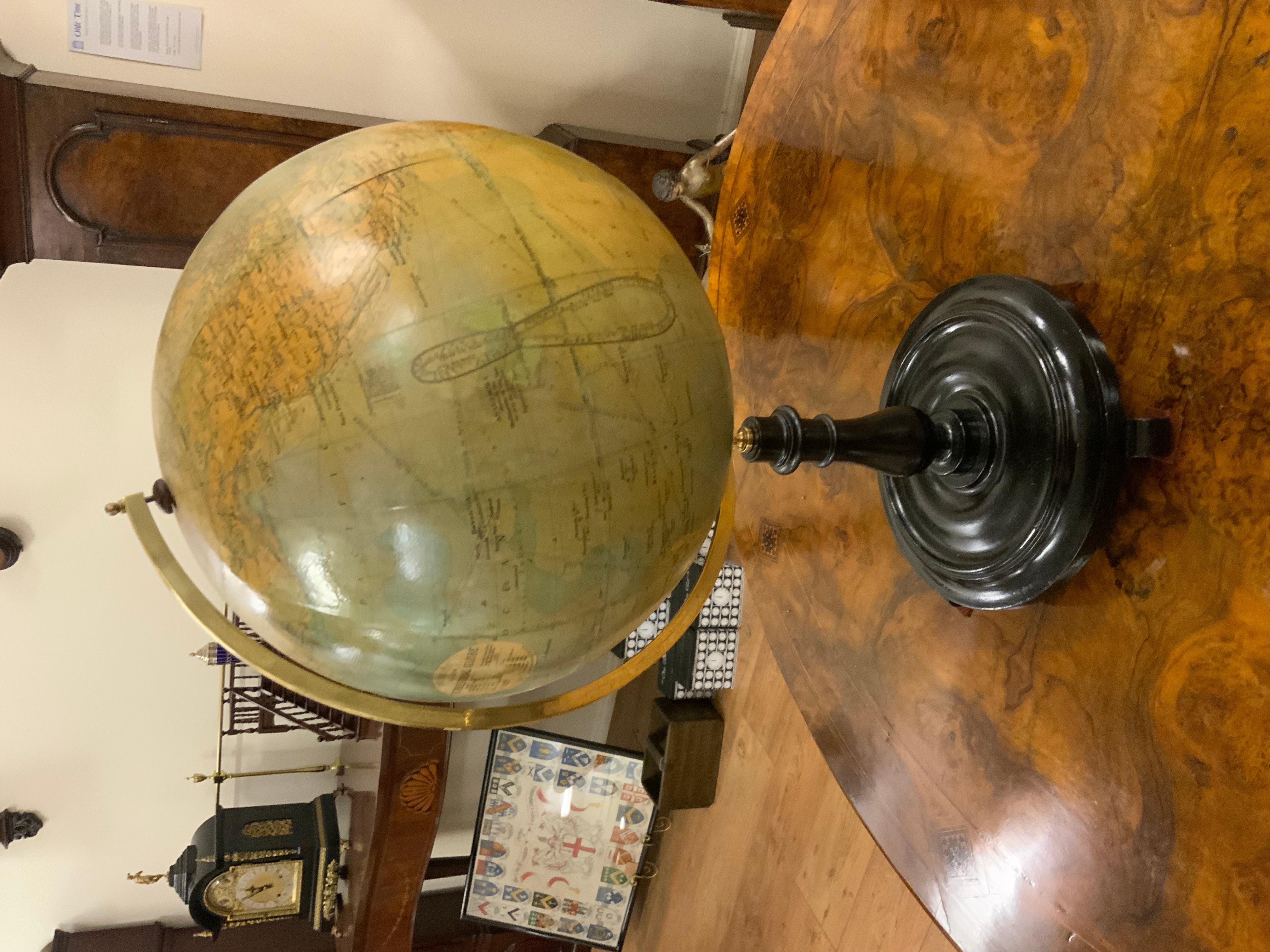 Globo terráqueo Phillips de 12 pulgadas Inglés en venta
