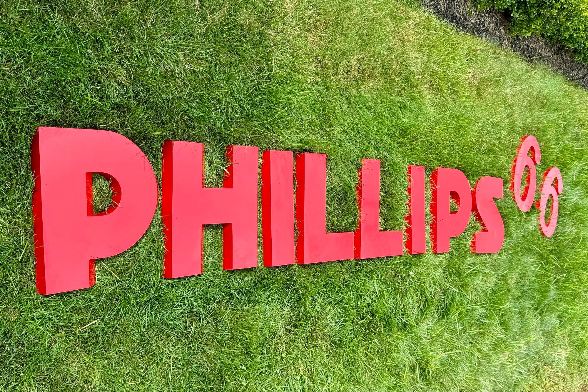 Phillips 66 Guss-Aluminium-Gas-Schild (Moderne der Mitte des Jahrhunderts) im Angebot