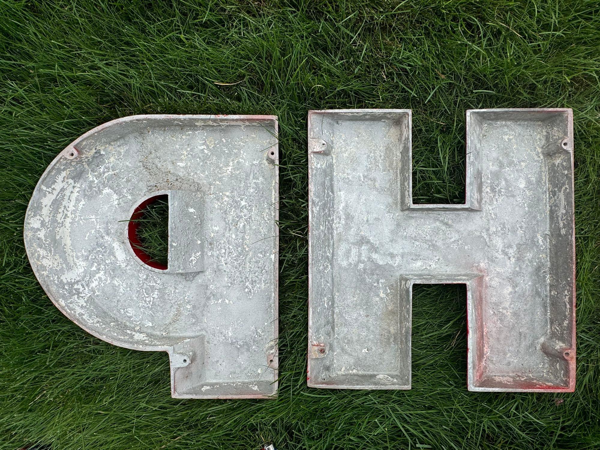 Phillips 66 Guss-Aluminium-Gas-Schild im Zustand „Gut“ im Angebot in Asbury Park, NJ