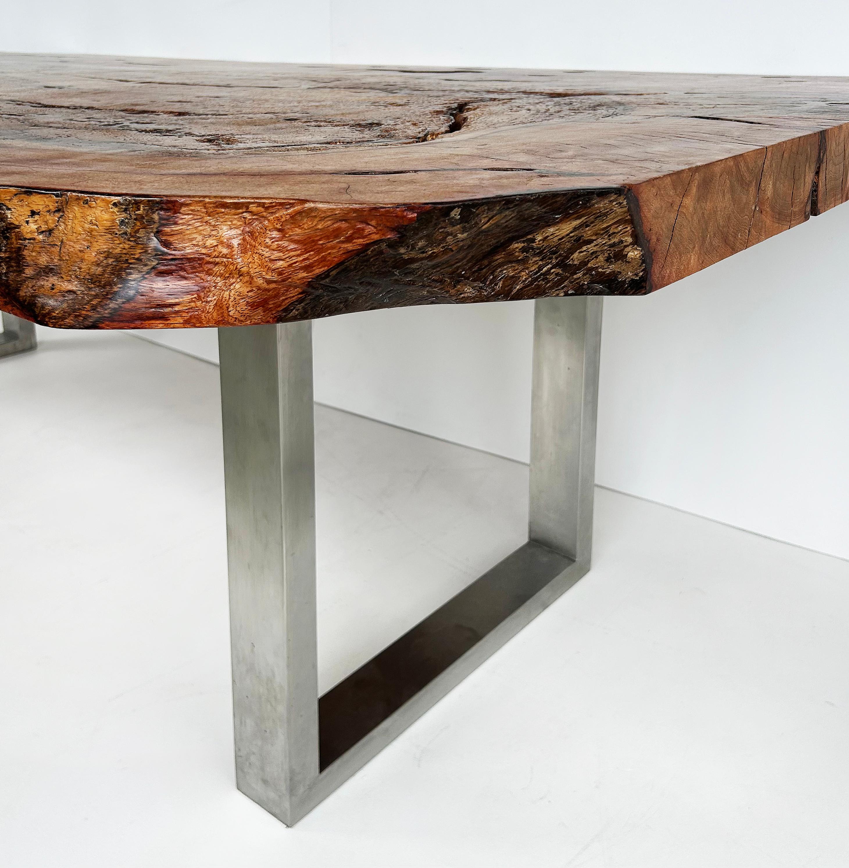 Organique Collection Phillipsal Table de salle à manger Organic Modern Origins, Live Edge Solid Wood en vente