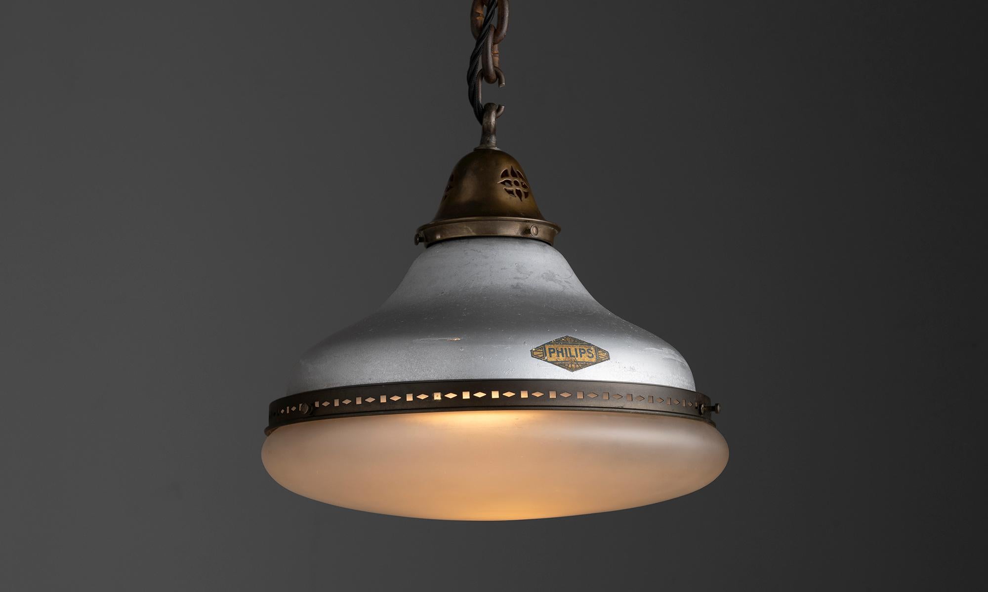 Début du 20ème siècle Pendentifs industriels Phillips, Pays-Bas vers 1920 en vente