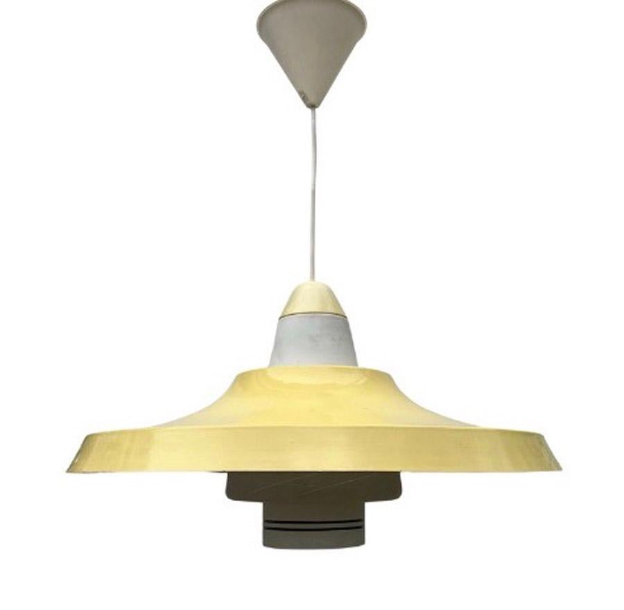 This very stylish vintage Philips pendant lamp was designed in the 1950s by the lighting design department of the renowned Dutch Philips in Eindhoven, led by Louis Kalff. The beauty is in the simplicity of the design and the color combination 
Size