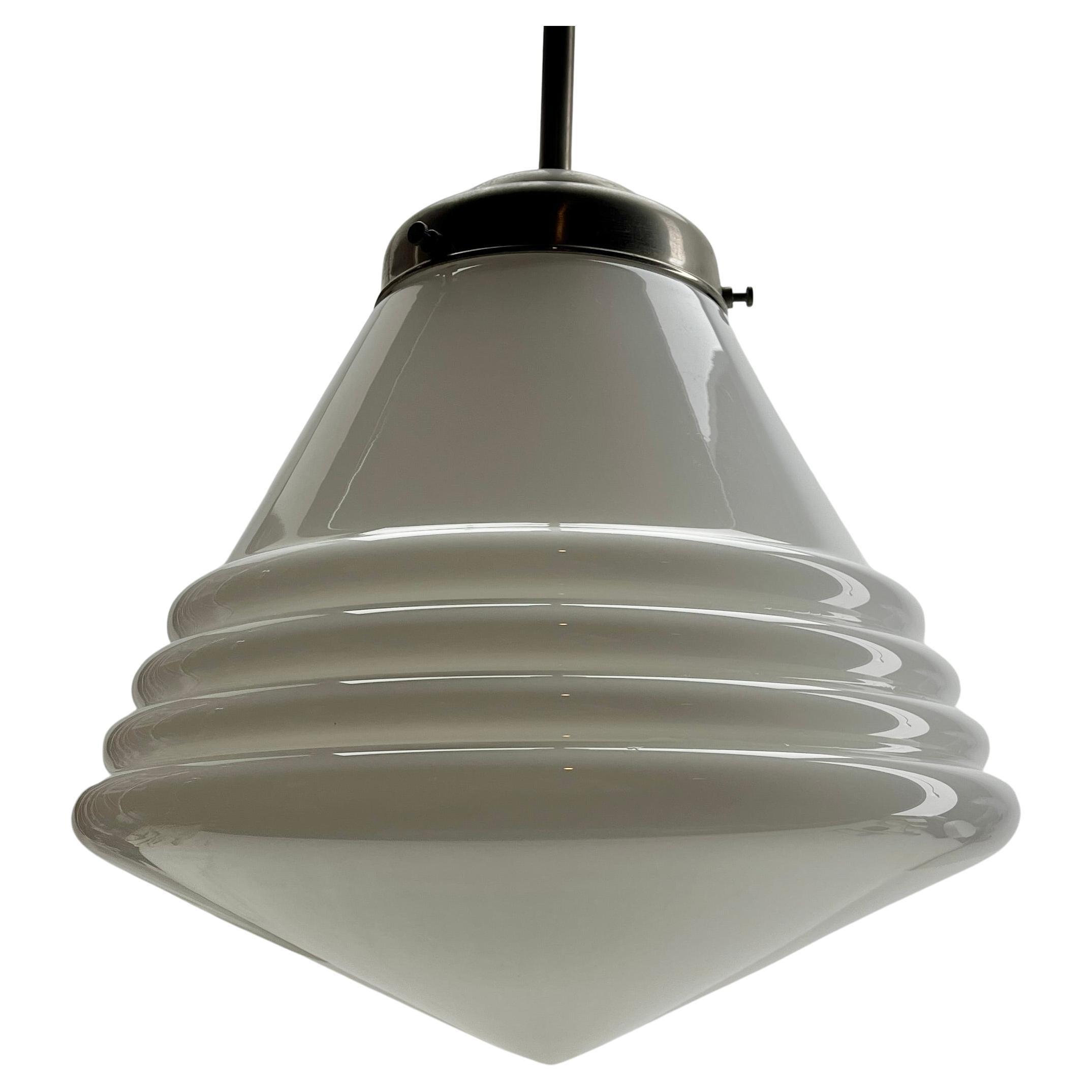 Lampada a sospensione Phillips con paralume opalino e finiture cromate, anni '30 in vendita 4