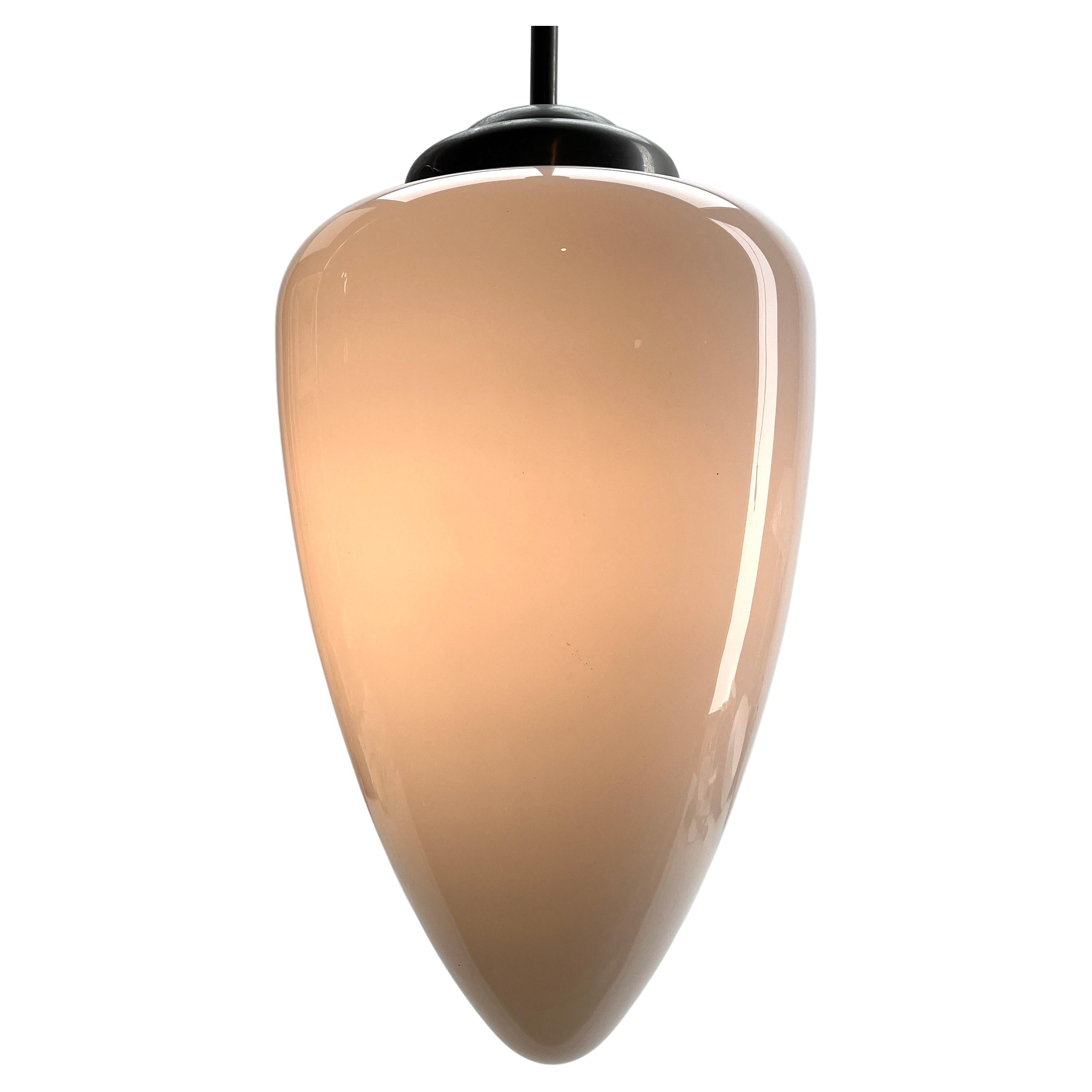 Phillips Pendelleuchte mit Opalschirm und Chrombeschlägen und Chrombeschlägen, 1930er Jahre (Geblasenes Glas) im Angebot
