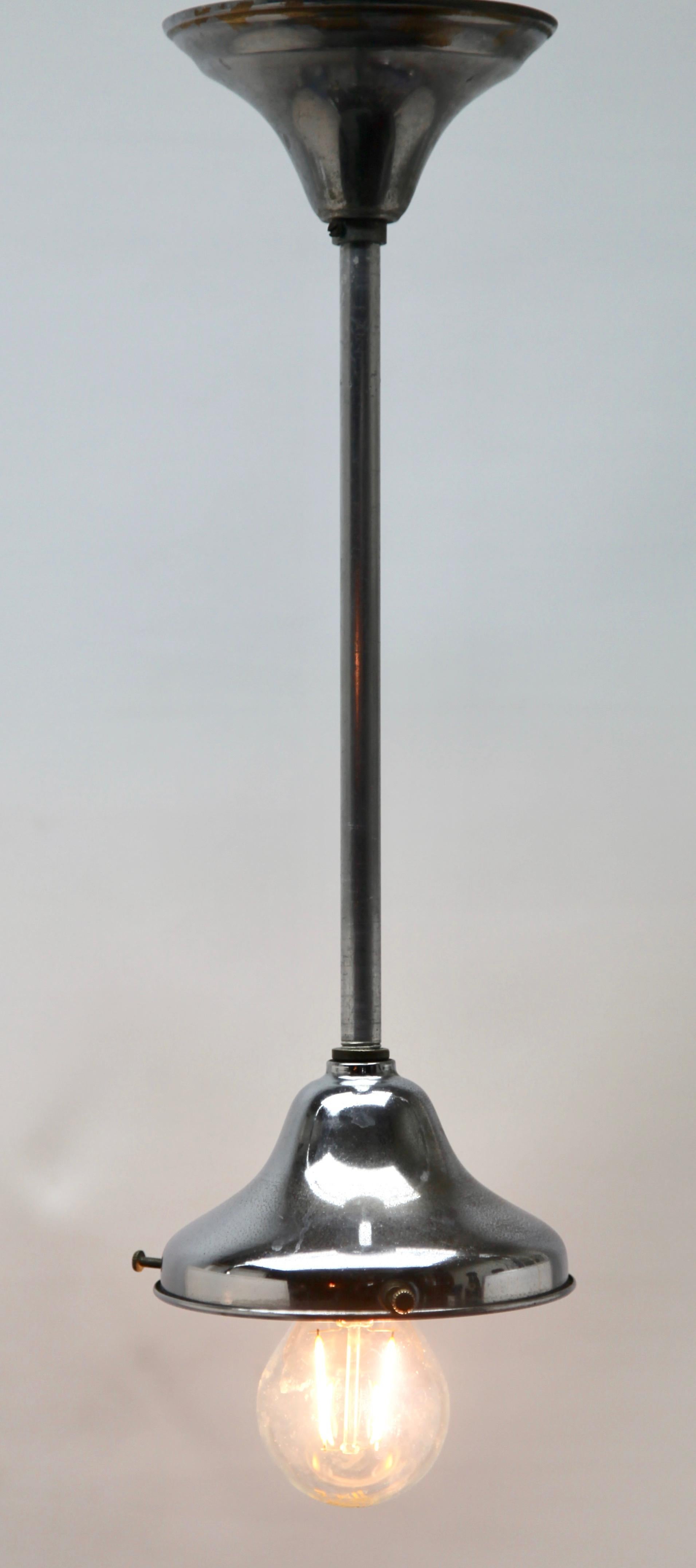 Lampe à suspension Phillips avec abat-jour globulaire en opaline, années 1930, Pays-Bas en vente 5