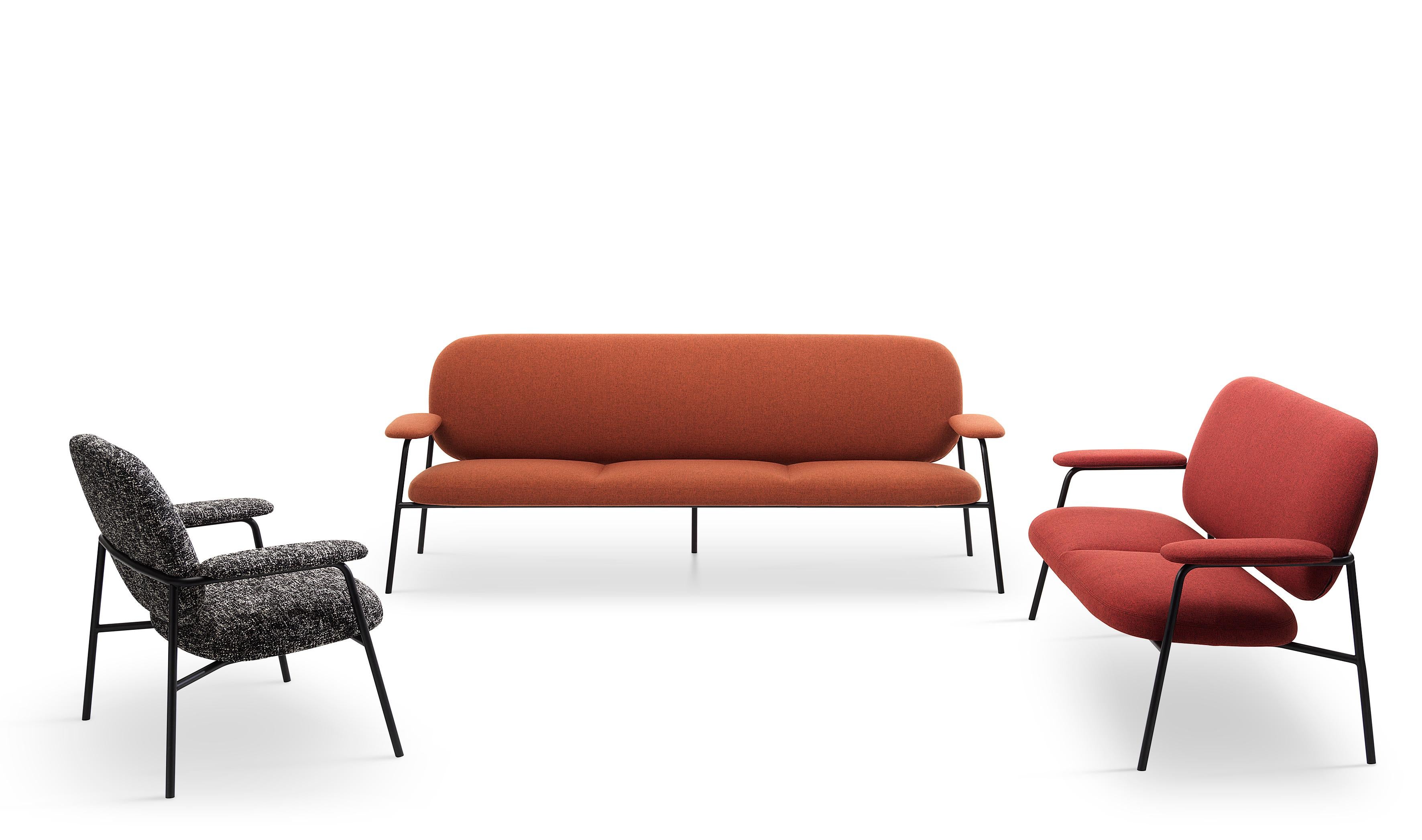 Moderne Canapé Philo Three Seater avec tapisserie supplémentaire et cadre noir mat de Marco Zito en vente