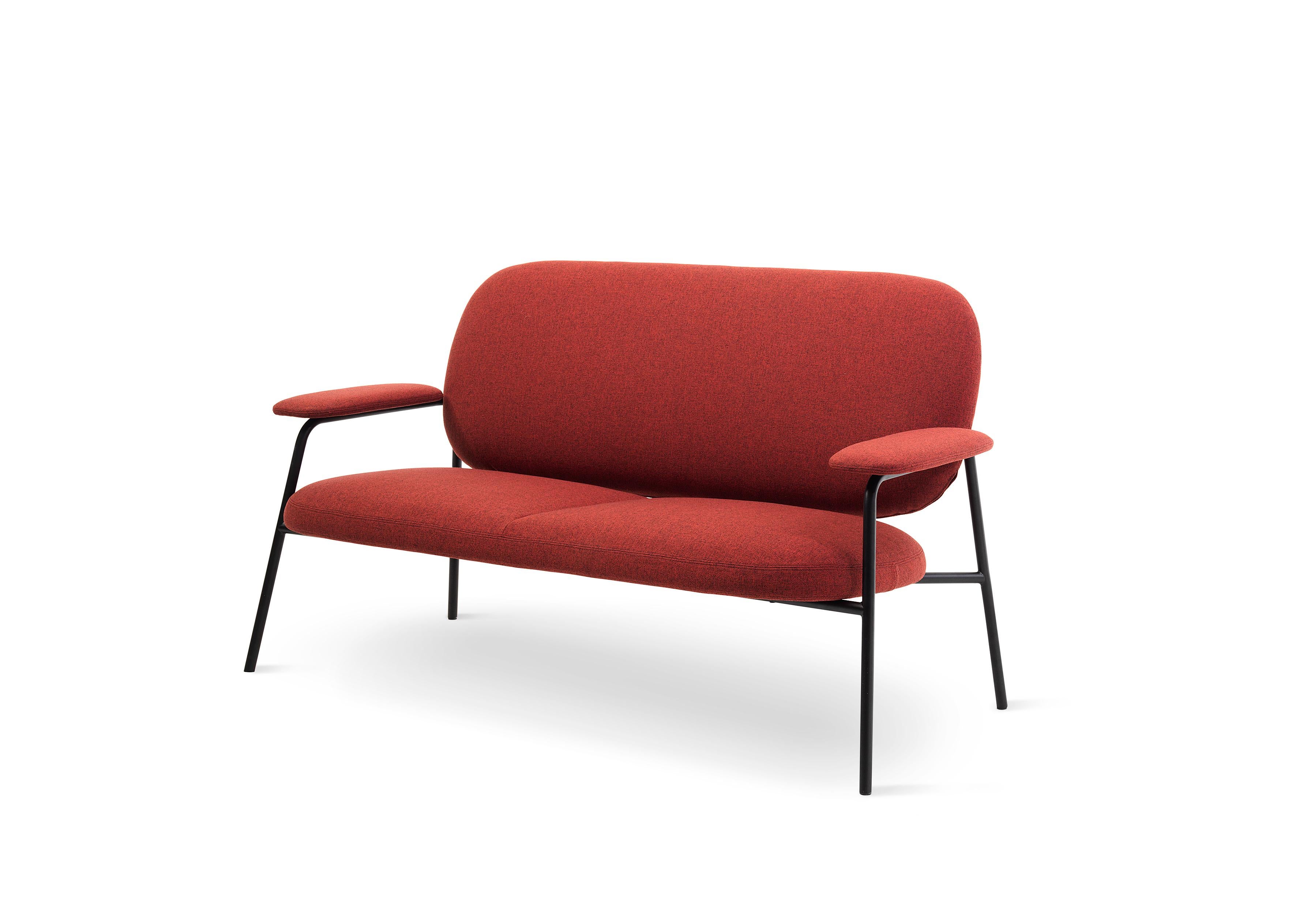 Moderne Canapé Philo Two Seater rouge avec tapisserie supplémentaire rouge et cadre noir mat de Marco Zito en vente