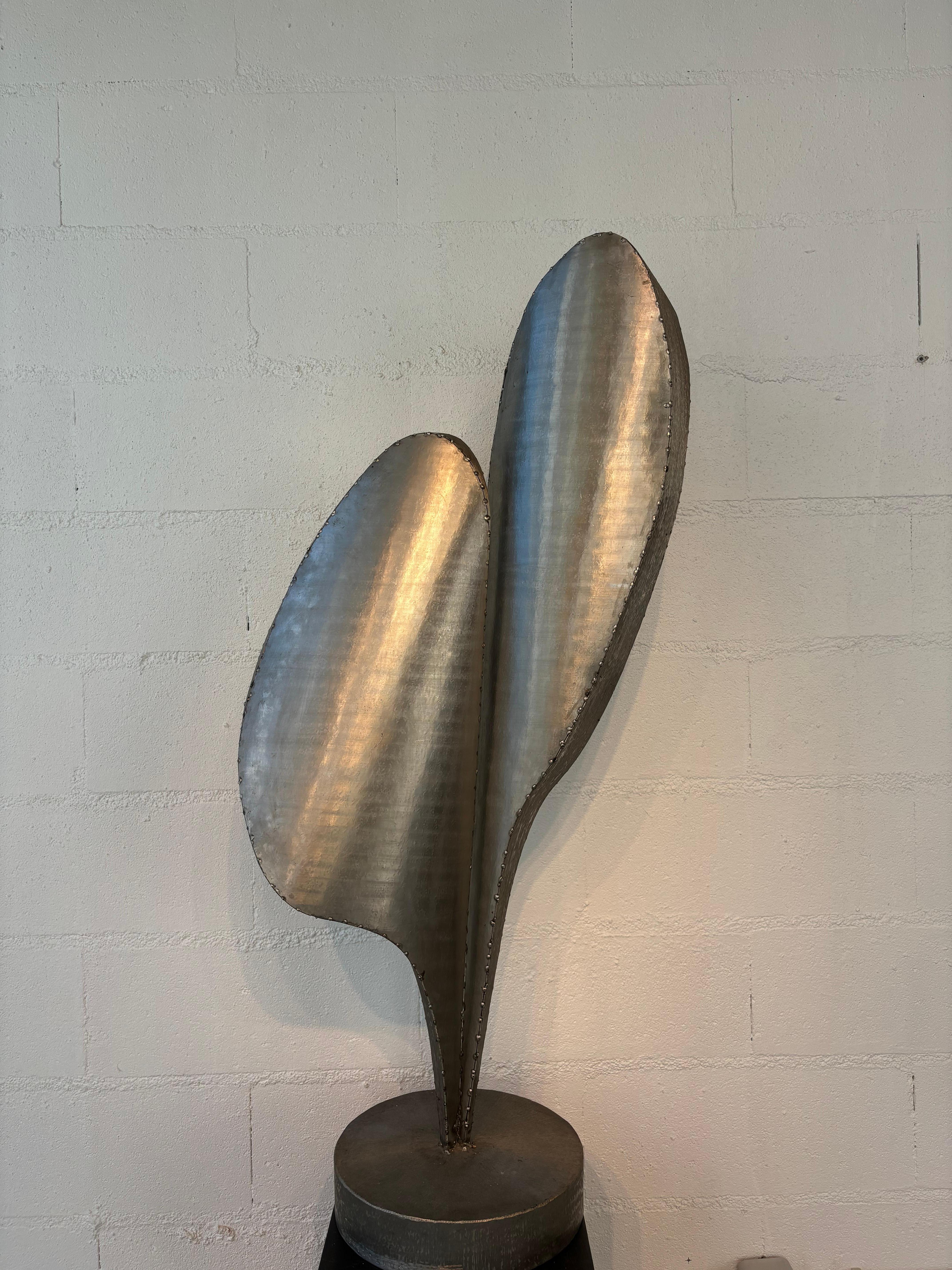 Philolaos Tloupas, dit Philolaos, est un sculpteur grec. Il a vécu la majeure partie de sa vie en France, où il est décédé en 2010.
Il est connu comme le 