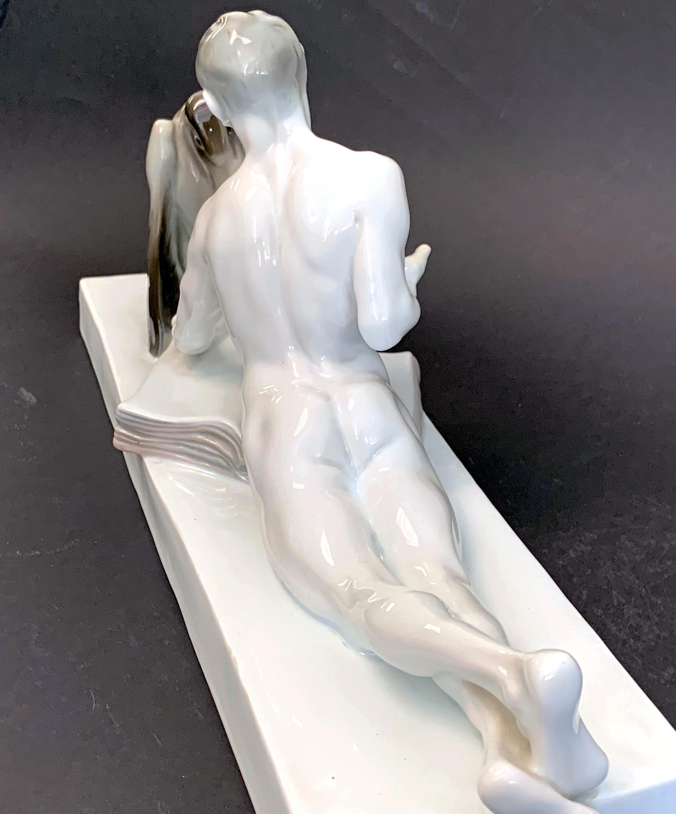 Seltenes nacktes männliches Porzellan von Liebermann für Rosenthal, „Philosophischer Streit“ (Glasiert) im Angebot
