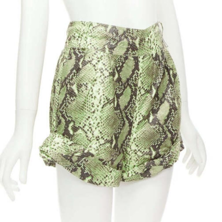 Beige Short beige à taille haute et à échelle imprimée effet papier, taille IT 38 XS en vente