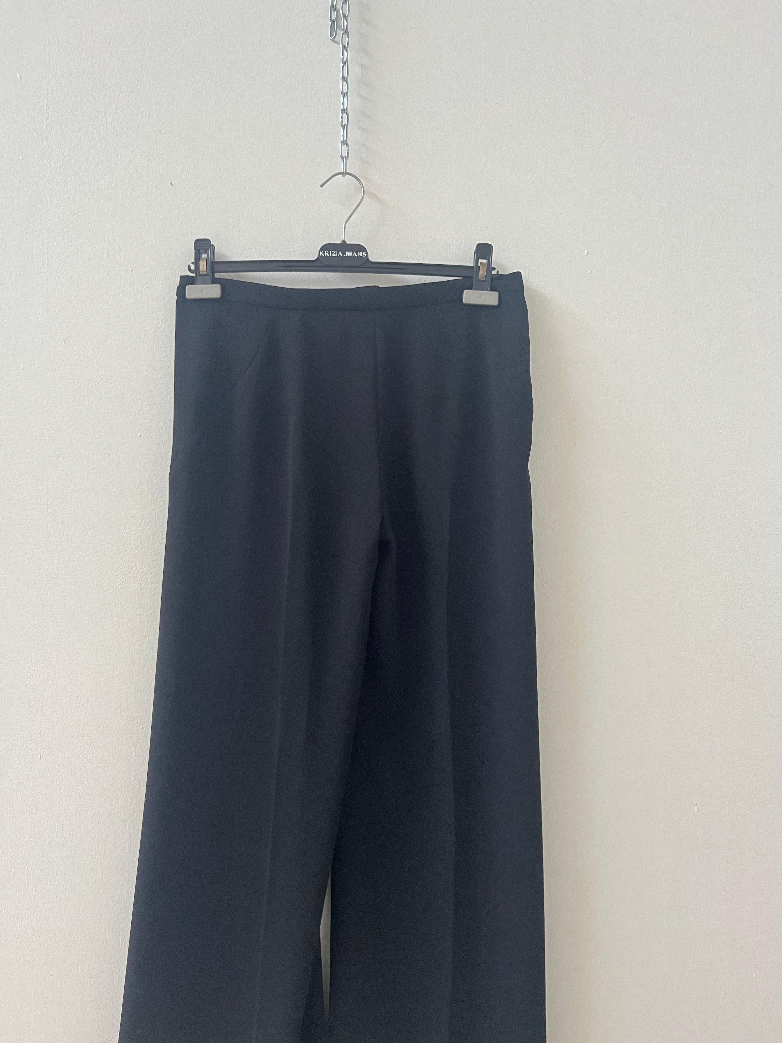 These timeless black wide-leg trousers by Philosophy represent the perfect blend of minimalist tailoring and effortless elegance. Made in Italy, they feature a high-waisted cut with a clean waistband and no visible closures, creating a smooth,