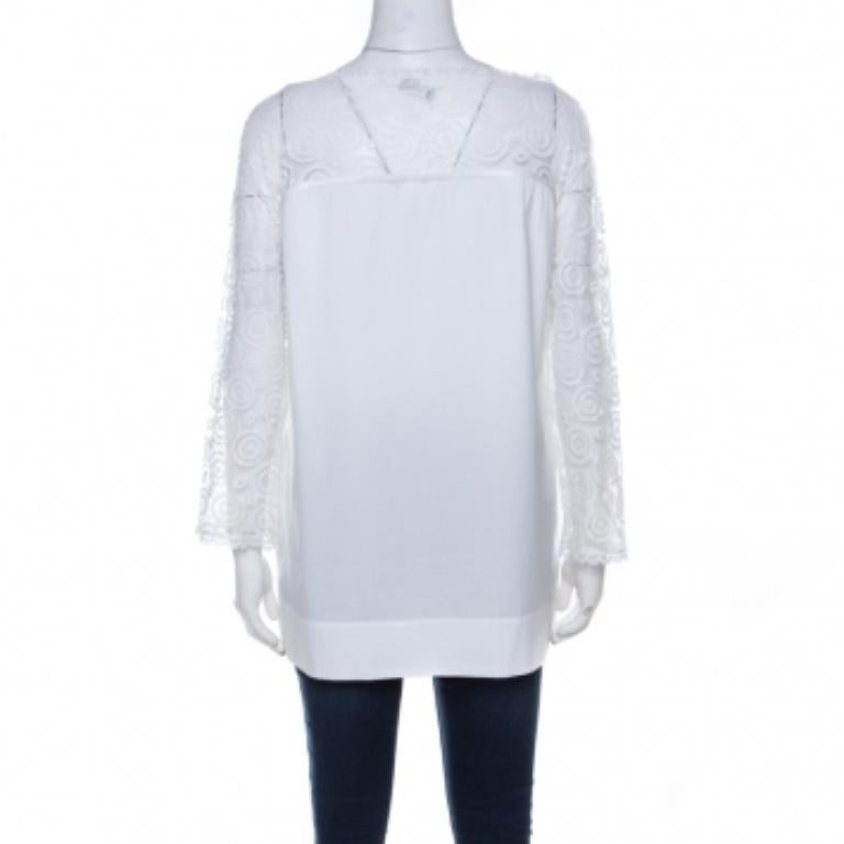 This Philosophy di Alberta Ferretti top is a pleasing design. Made from quality fabrics, the top comes in white and features beautiful lace panels. This top can be worn with jeans, trousers or skirts.