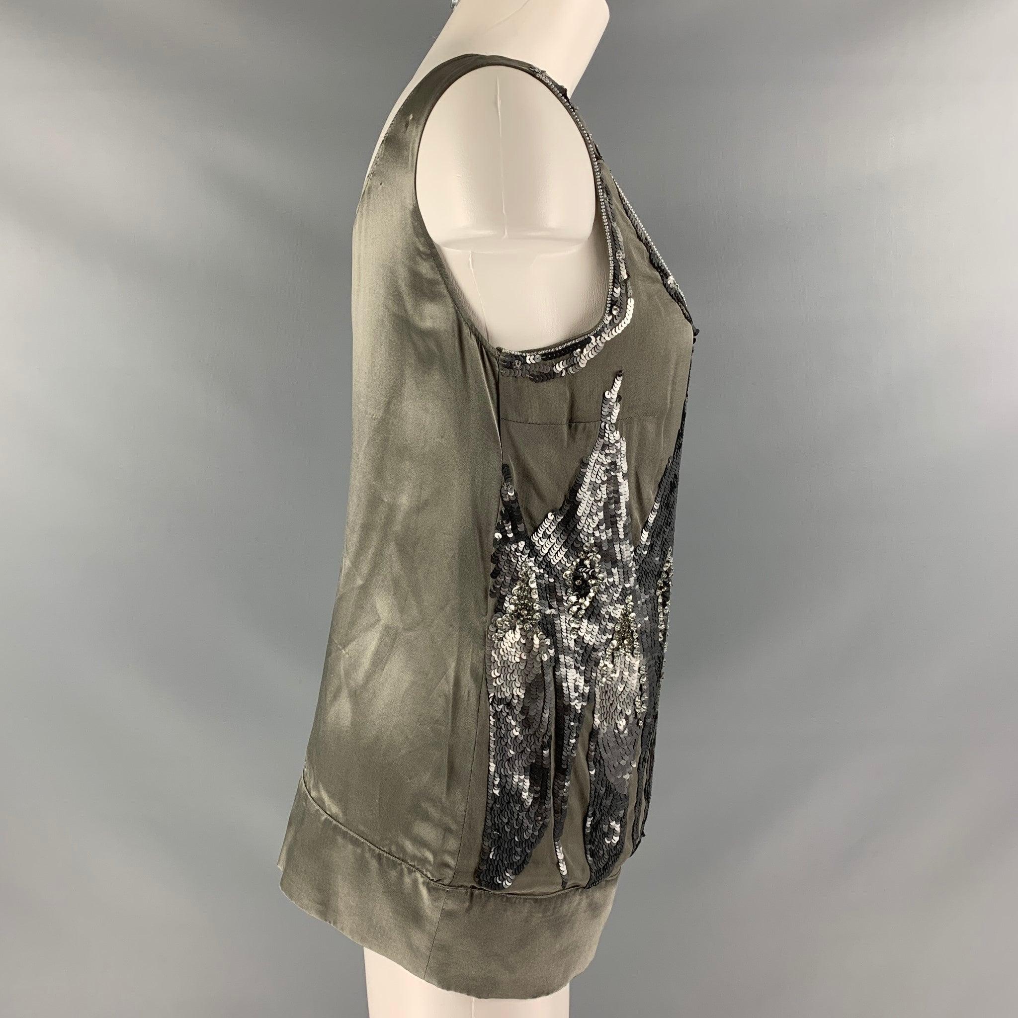 PHILOSOPHY di ALBERTA FERRETTI sleeveless blouse comes in grey and silver silk featuring scoop neck and beaded and sequins embroidery at front. Made in Italy.Very Good Pre-Owned Condition.  

Marked:   4 

Measurements: 
 
Shoulder: 13 inBust: 34