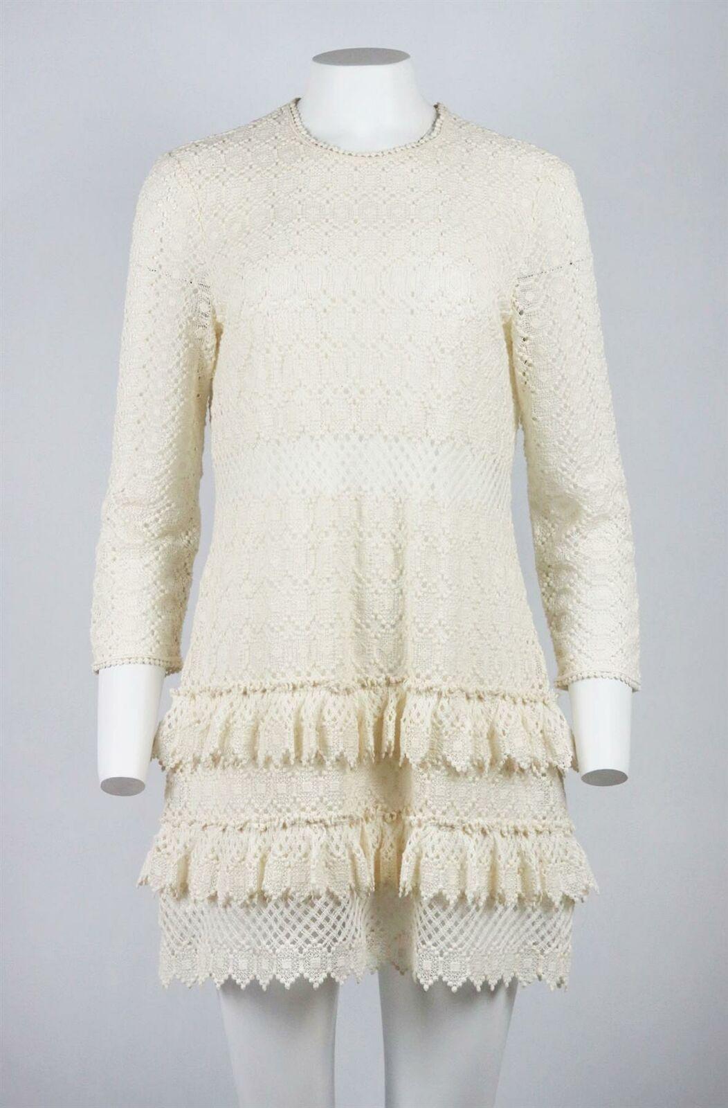 Philosophy di Lorenzo Serafini cream dress is equal parts bold and romantic, made from cotton-blend crocheted-lace, it has semi-sheer sleeves and a tiered detail that cinches your.
Cream crocheted-lace.
Zip fastening at back.
90% Cotton, 10%
