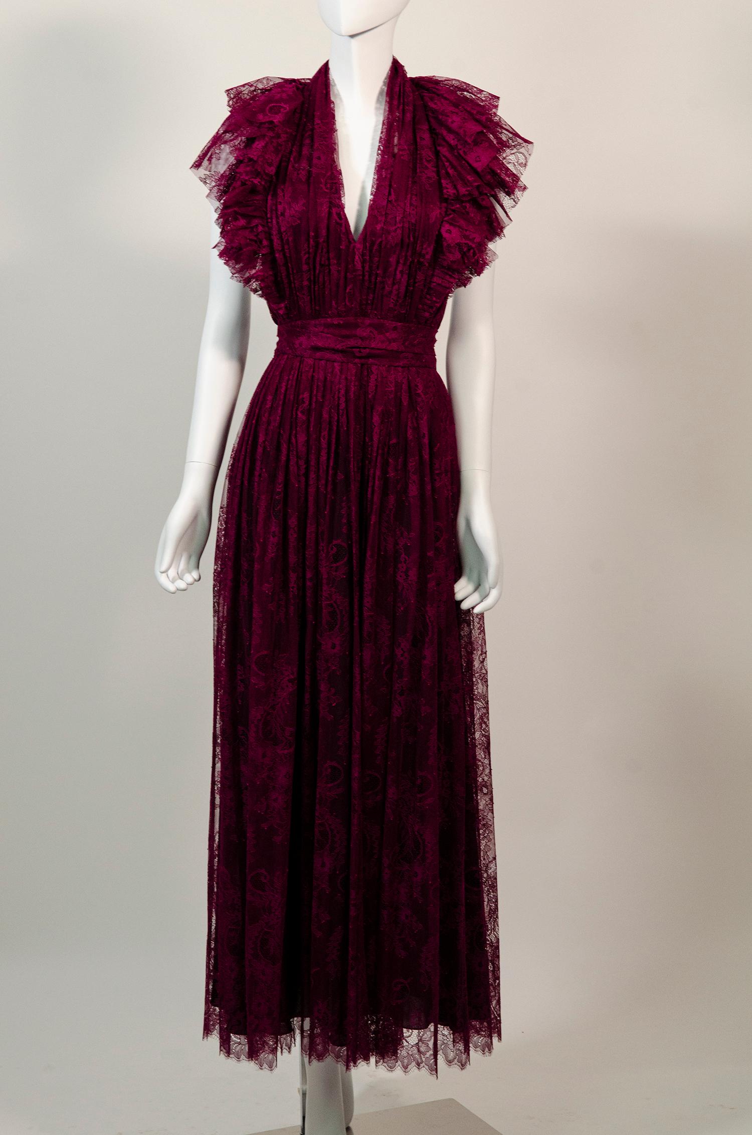 PHILOSOPHY DI LORENZO SERAFINI plum / burgundy elegant lace maxi dress In Excellent Condition In Berlin, BE