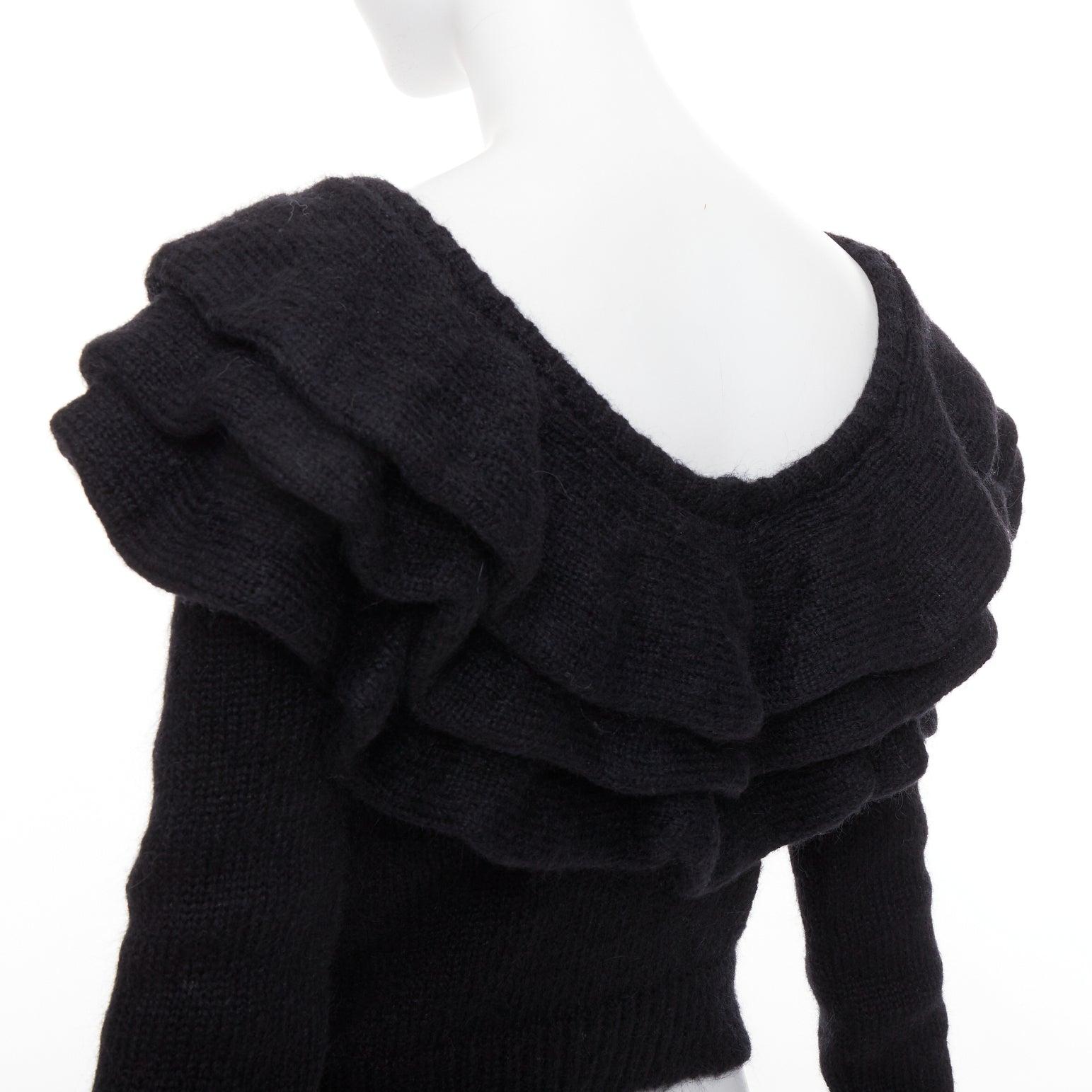 Philosophy Di Lorenzo Serafini maglione nero con volant e scollo a bateau, maglione pullover IT38 XS
Riferimento: AAWC/A01540
Marchio: Filosofia
Modello: Maglia con scollo a balze
Materiale: Lana, misto
Colore: nero
Modello: Tinta unita
Chiusura: