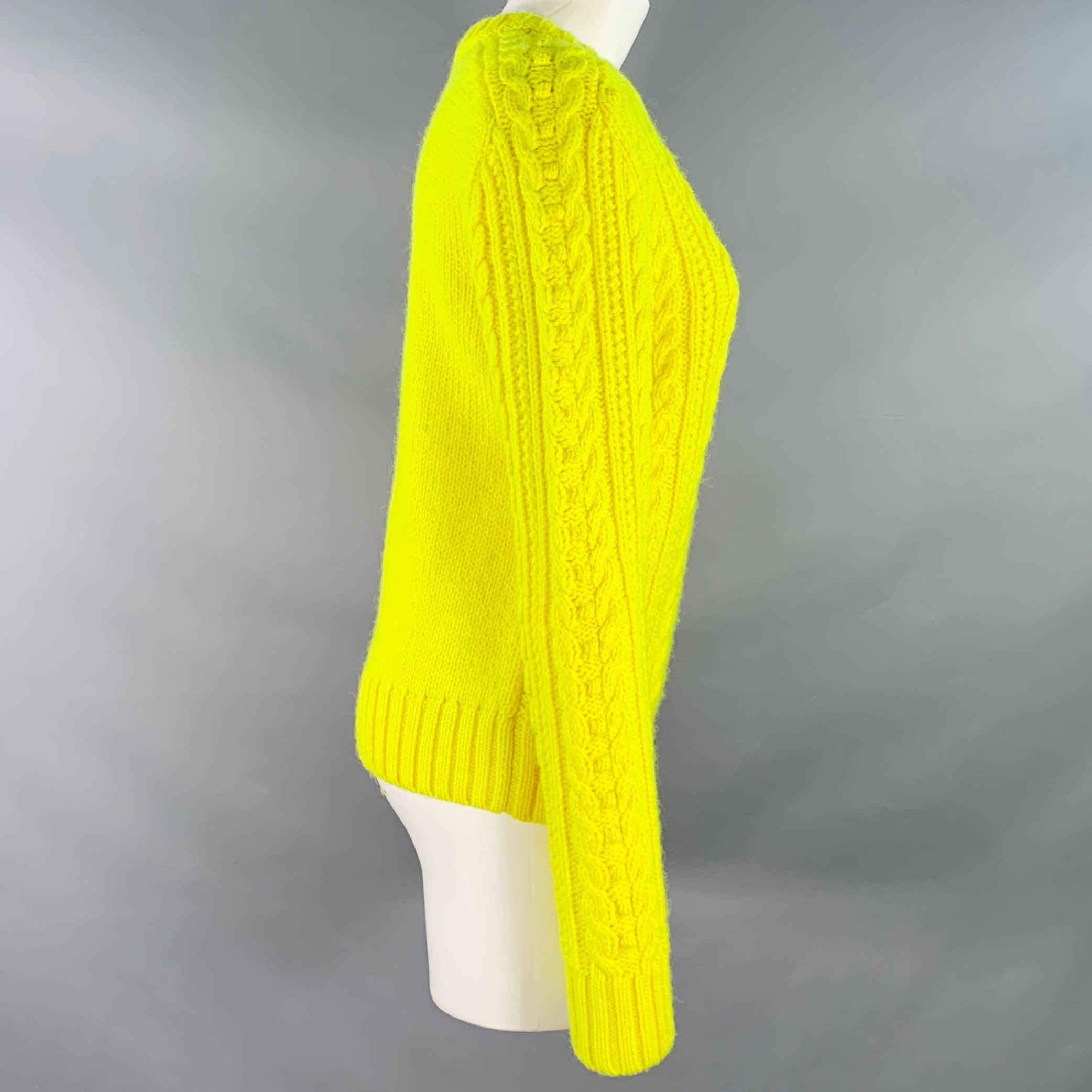 PHILOSOPHY di LORENZO SERAFINI sweater
in a yellow polyamide stretch blend knit featuring a cable knit design, nude mesh lining, and crew neck. Made in Romania.Excellent Pre-Owned Condition.  

Marked:   IT 40 

Measurements: 
 
Shoulder: 16.5