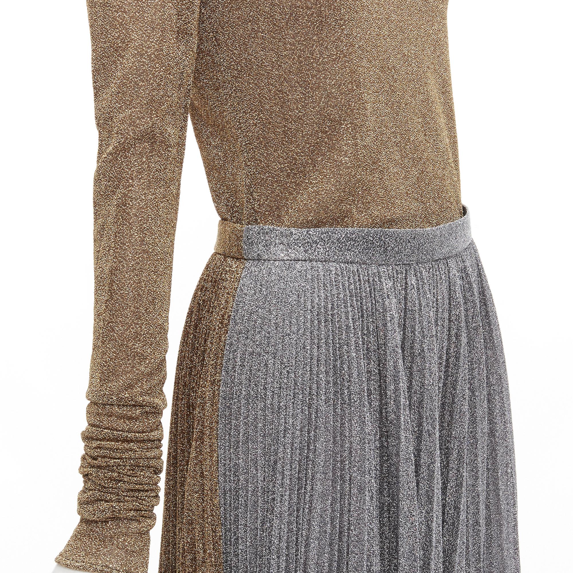 PHILOSOPHY LORENZO SERAFINI metallic gold silver lurex turtleneck skirt set S
Reference: ANWU/A00428
Brand: Philosophy
Designer: Lorenzo Serafini
Material: Feels like polyester
Color: Gold, Silver
Pattern: Solid
Closure: Zip
Extra Details: