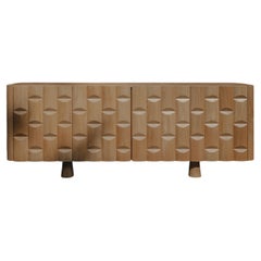 Mueble de almacenamiento escultural «Phloem», de madera de nogal barnizada y tallada a mano