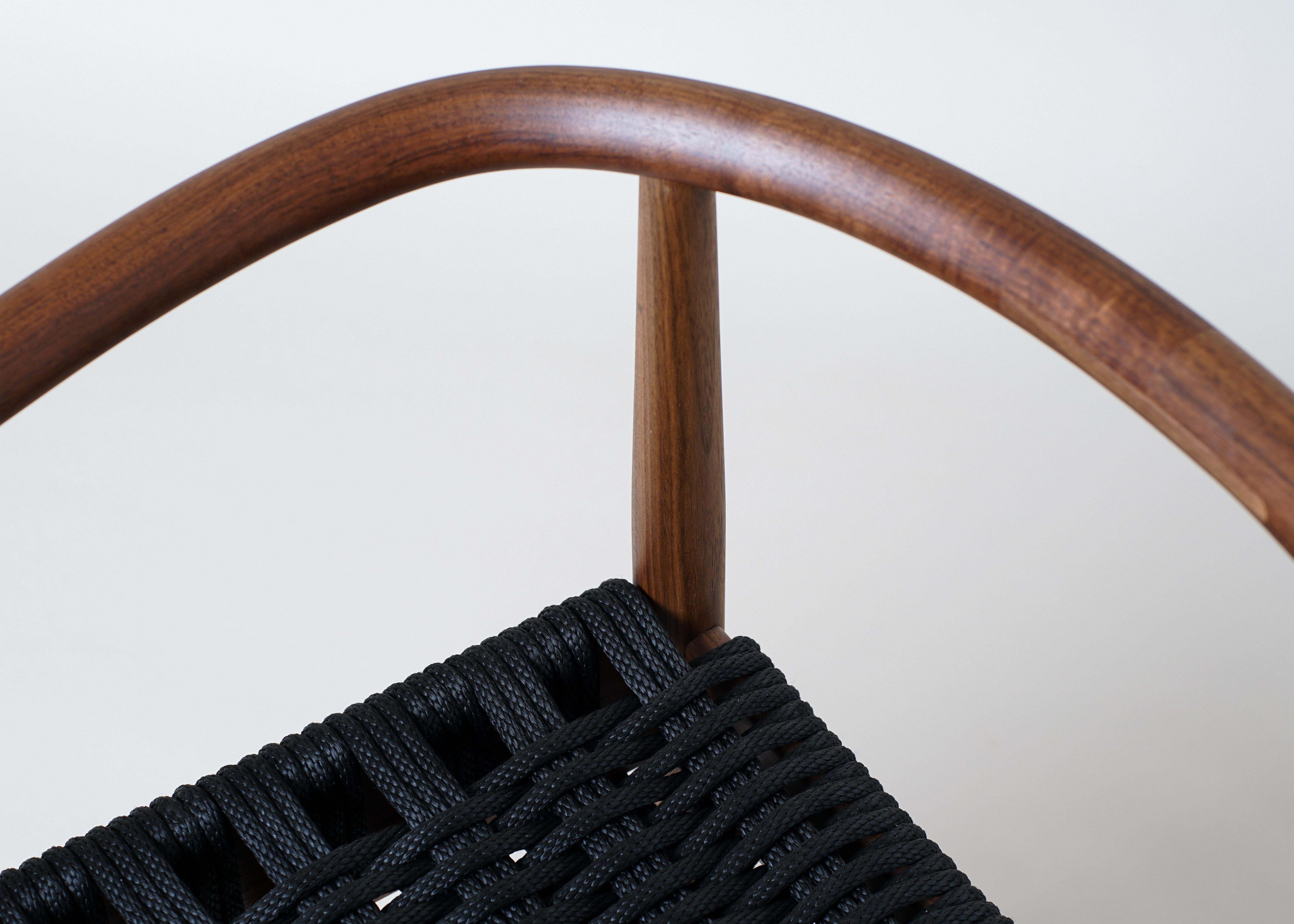XXIe siècle et contemporain Chaise capitaine de Phloem Studio, fauteuil moderne à assise en corde tissée à la main en vente