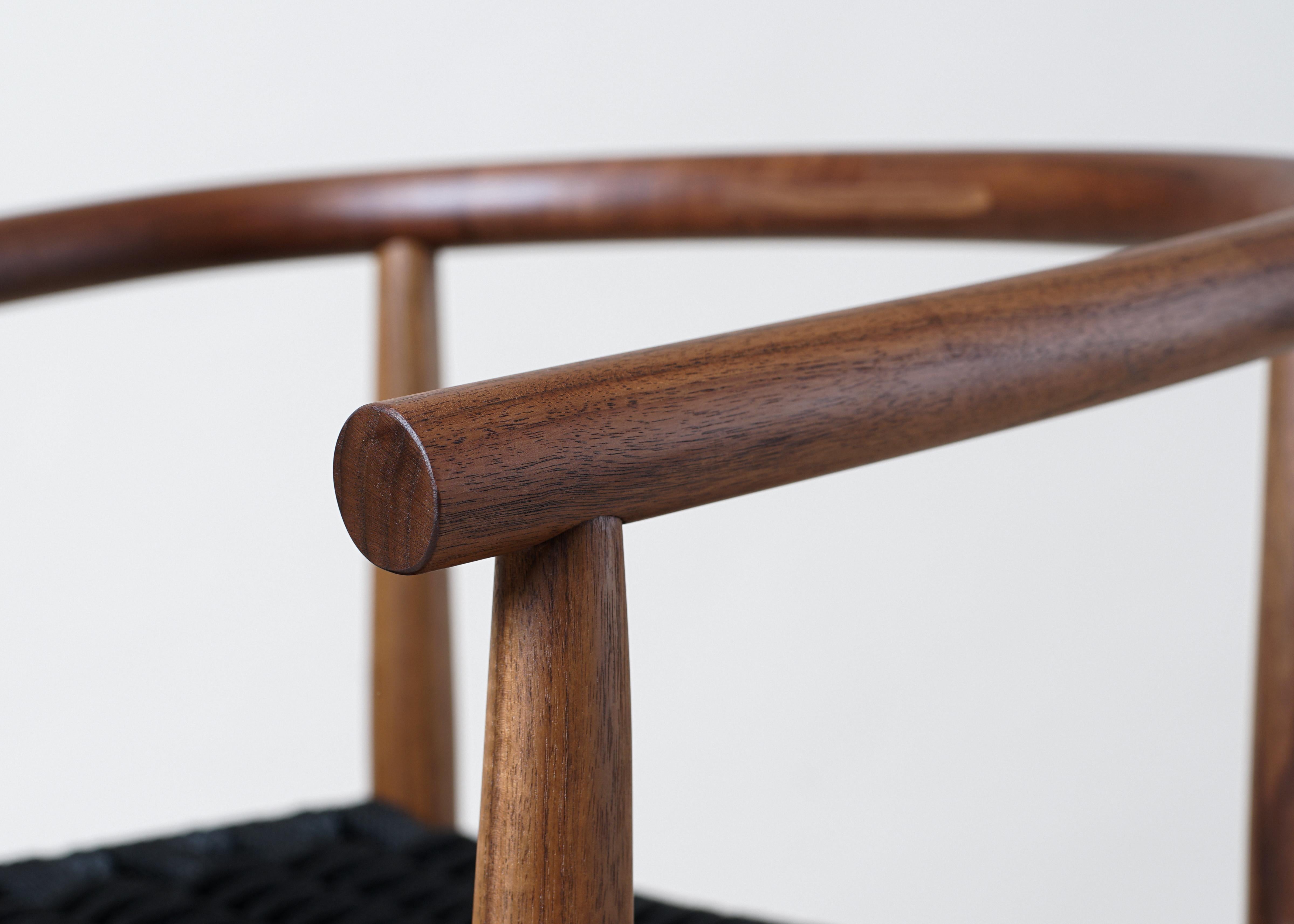 Phloem Studio Kapitänsstuhl, handgefertigter moderner Sessel mit geflochtenem Seil im Angebot 2